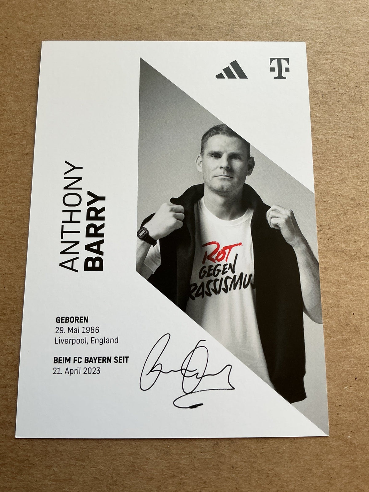 Anthony Barry, England 🏴 FC Bayern München 2023/24 hand signed - Autographs-World