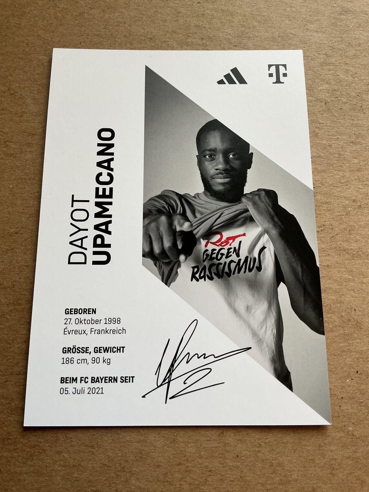 Dayot Upamecano, France 🇫🇷 FC Bayern München 2023/24 hand signed - Autographs-World