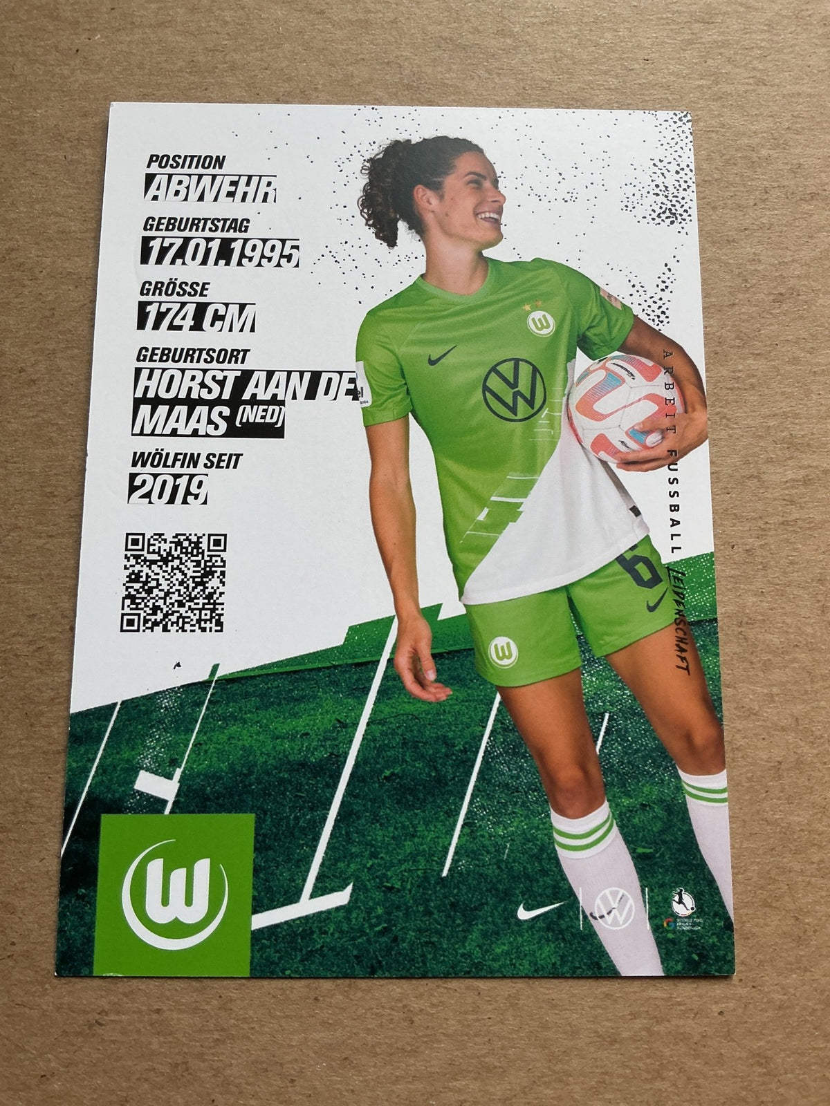 Dominique Janssen, Netherlands 🇳🇱 VfL Wolfsburg 2023/24 hand signed - Autographs-World