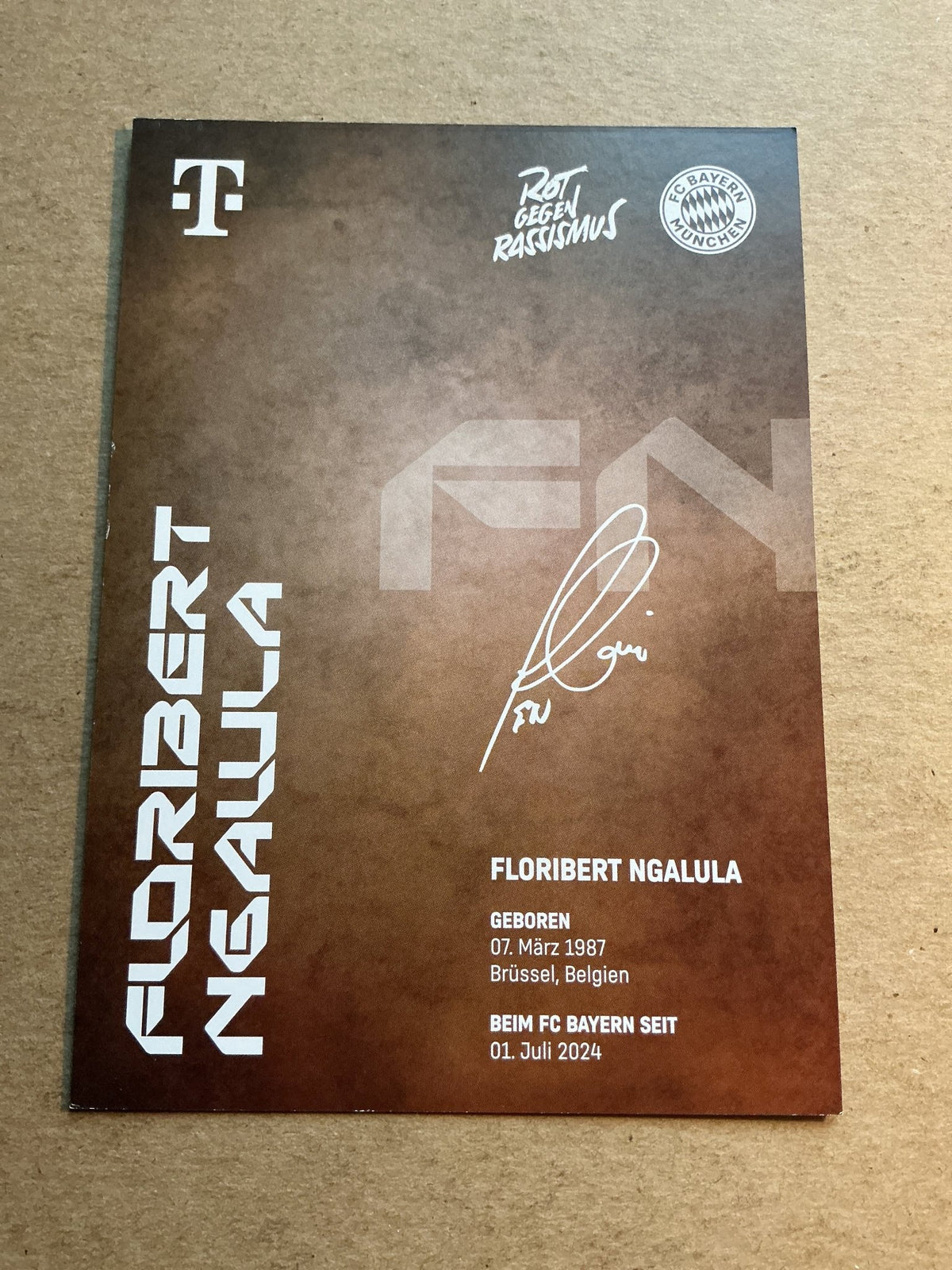 Floribert Ngalula, Belgium 🇧🇪 FC Bayern München 2024/25 hand signed - Autographs-World