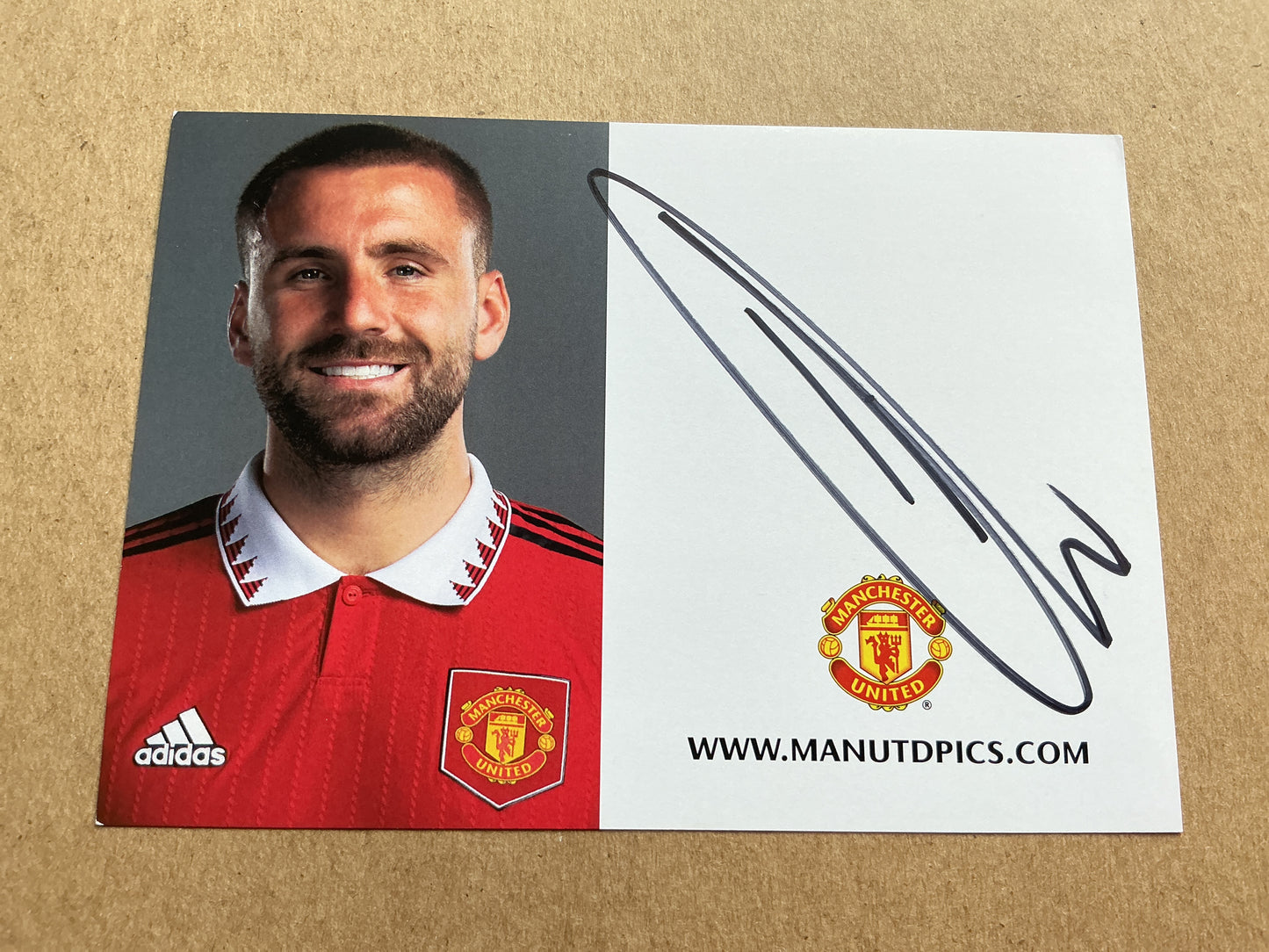 Luke Shaw, Great Britain 🇬🇧 Manchester United 2022/23 hand signed