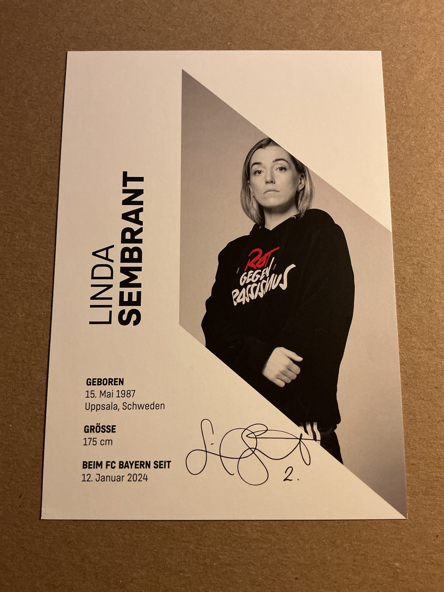 Linda Sembrandt, Sweden 🇸🇪 FC Bayern München 2023/24 hand signed