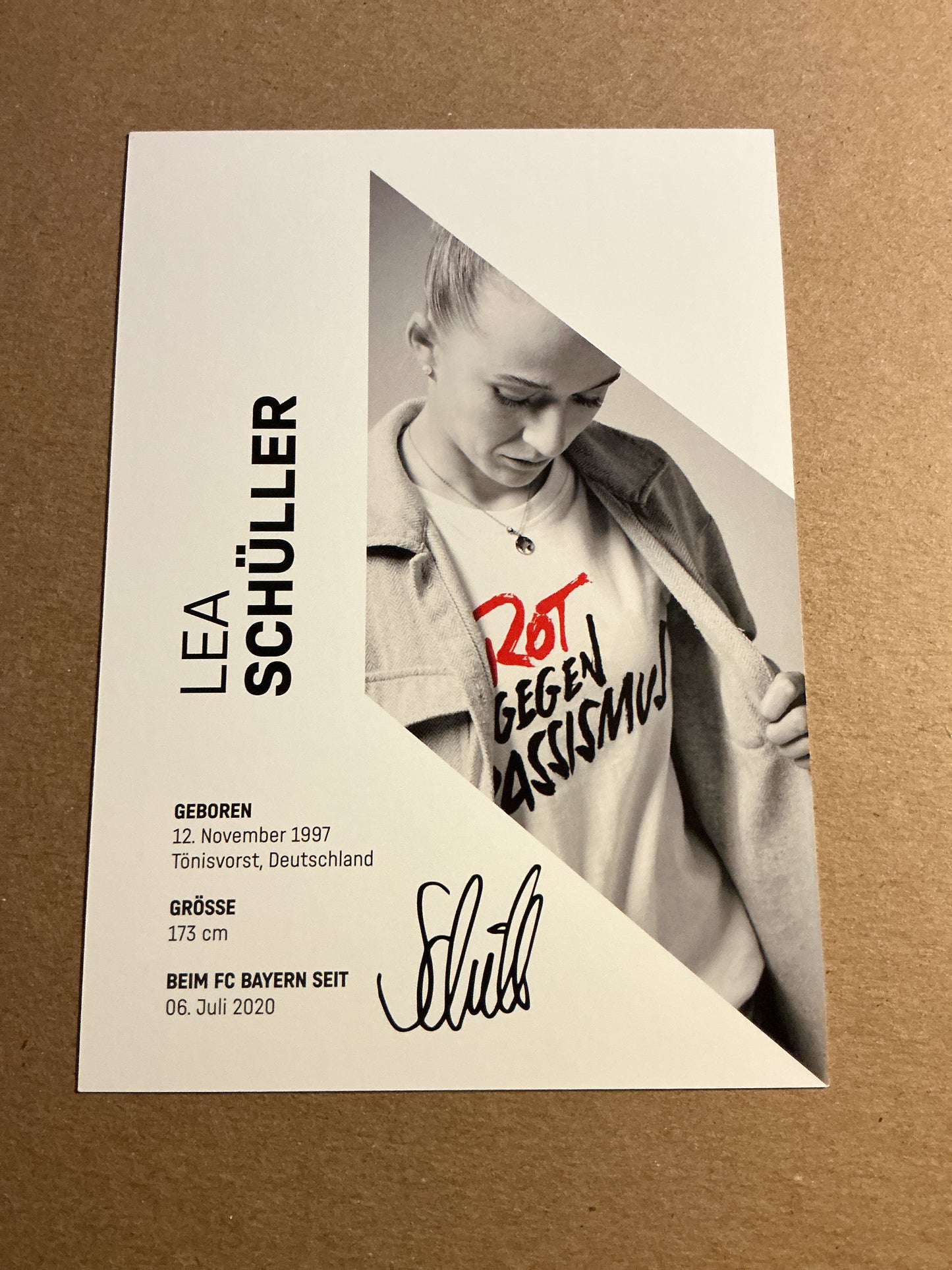Lea Schüller, Germany 🇩🇪 FC Bayern München 2023/24 hand signed