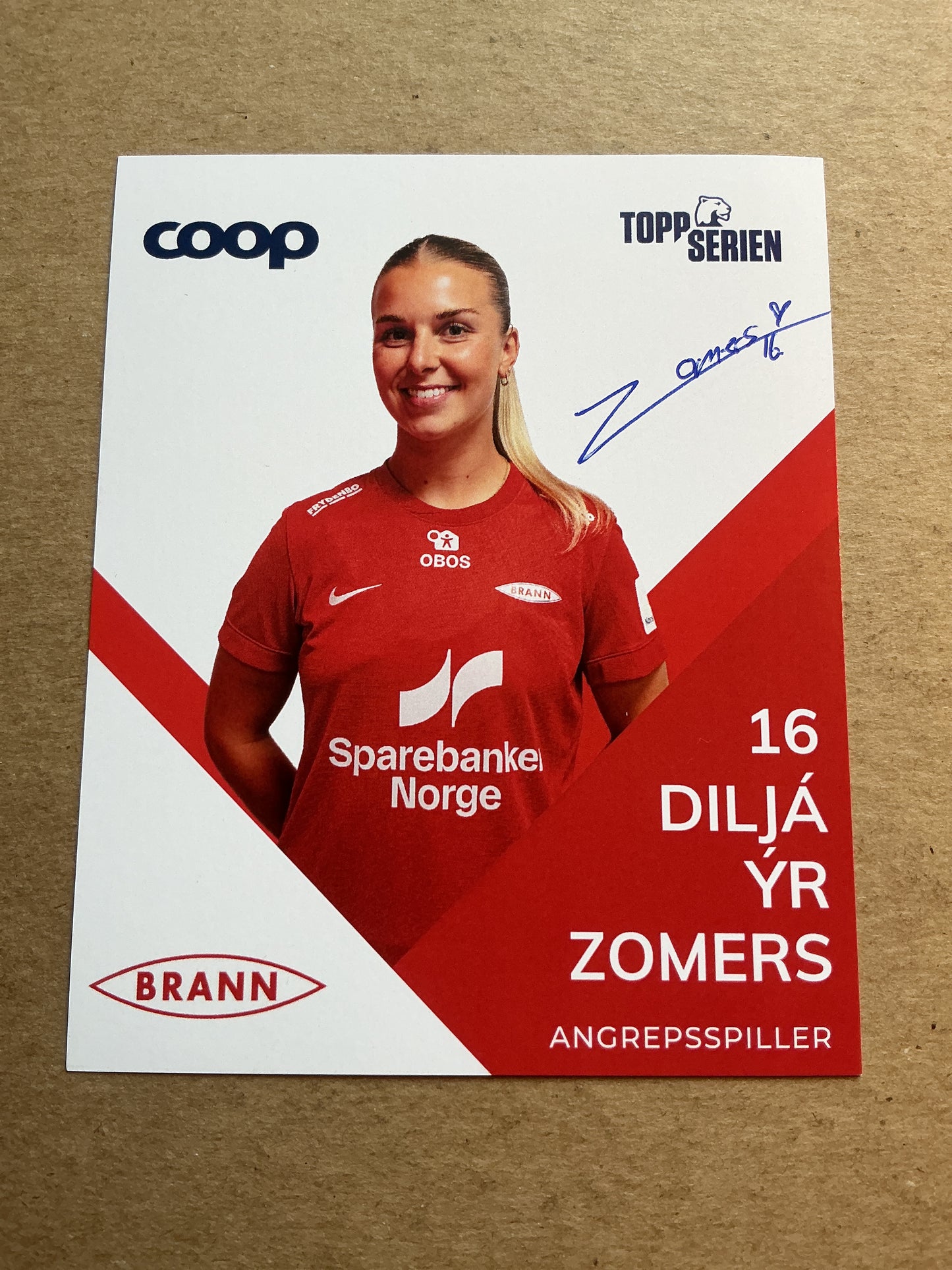 Dilja Yr Zomers, Iceland 🇮🇸 SK Brann 2025/26 hand signed