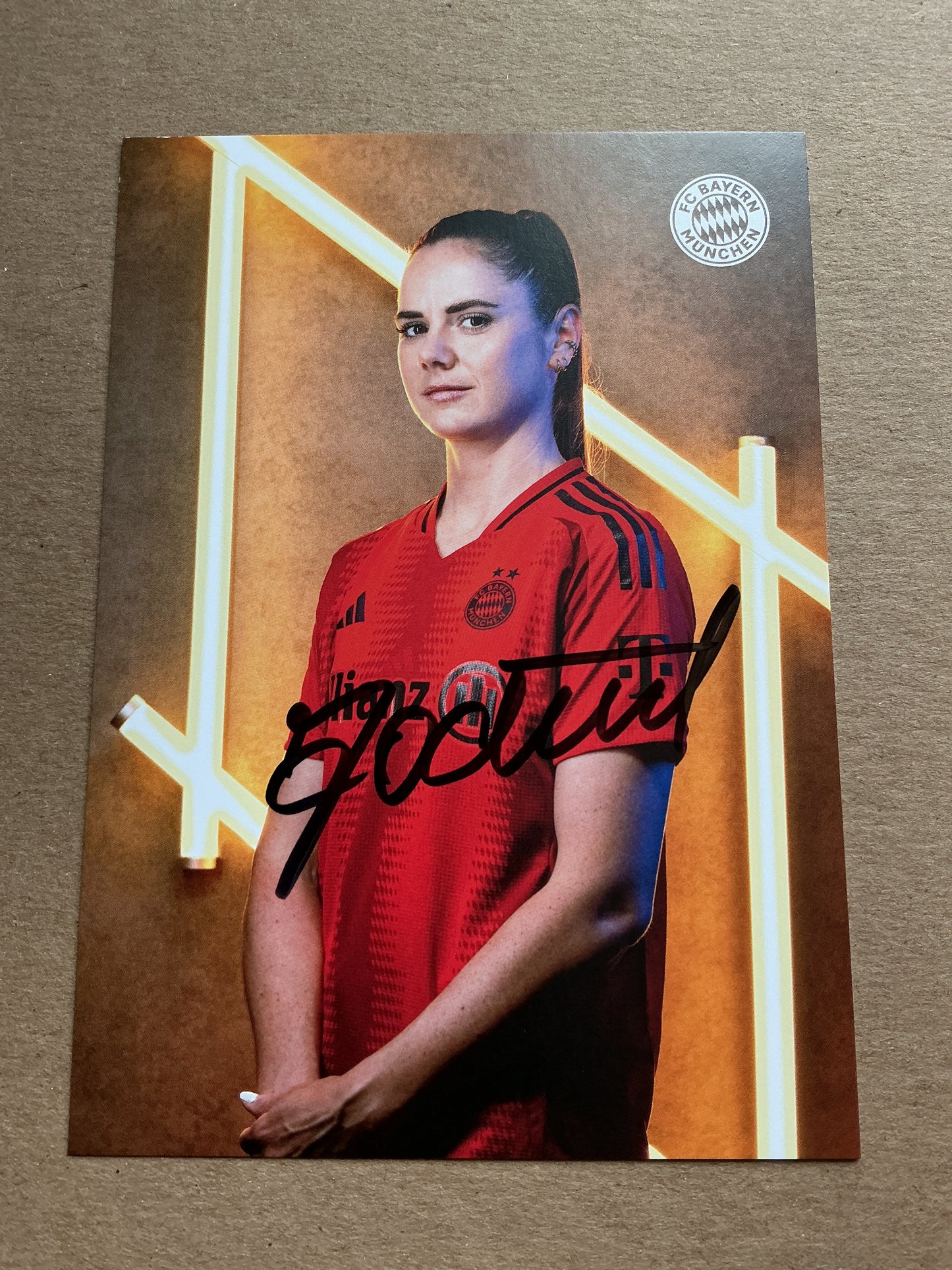 Sarah Zadrazil, Austria 🇦🇹 FC Bayern Munich 2024/25 hand signed