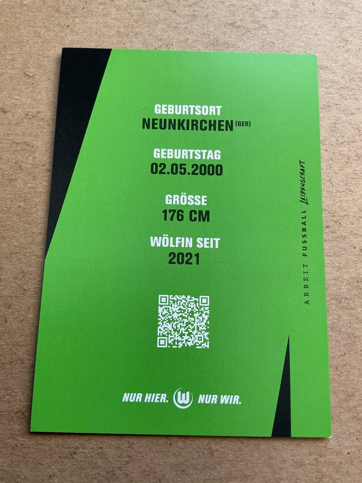 Lena Lattwein, Germany 🇩🇪 VfL Wolfsburg 2025/26 hand signed - Autographs-World