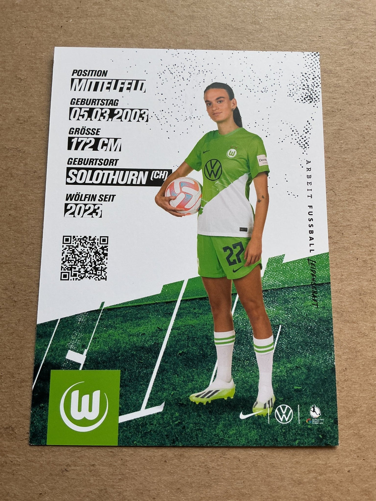 Riola Xhemaili, Switzerland 🇨🇠VfL Wolfsburg 2023/24 hand signed - Autographs-World