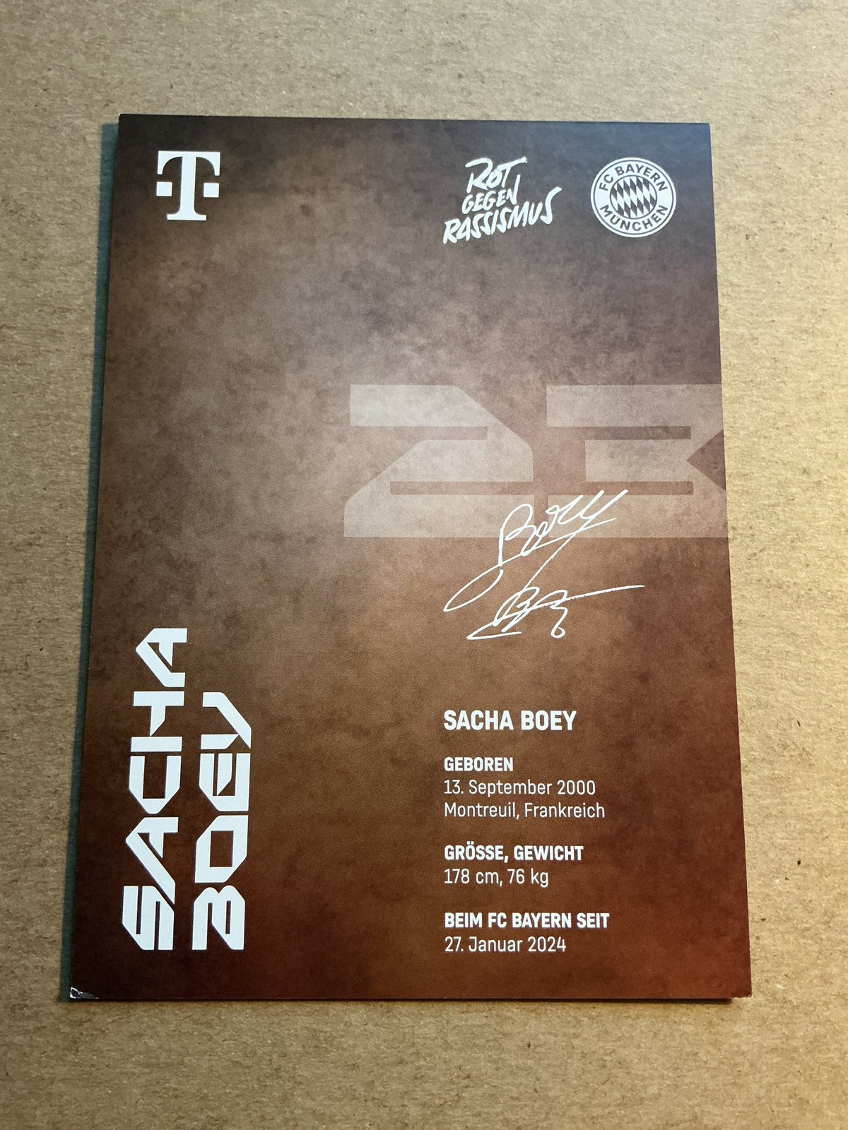 Sacha Boey, France 🇫🇷 FC Bayern München 2024/25 hand signed - Autographs-World