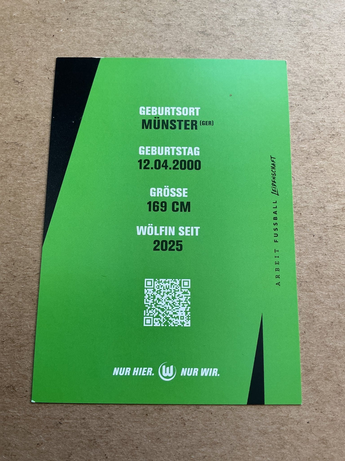 Sophia Kleinherne, Germany π©πͺ VfL Wolfsburg 2025/26 hand signed - Autographs-World