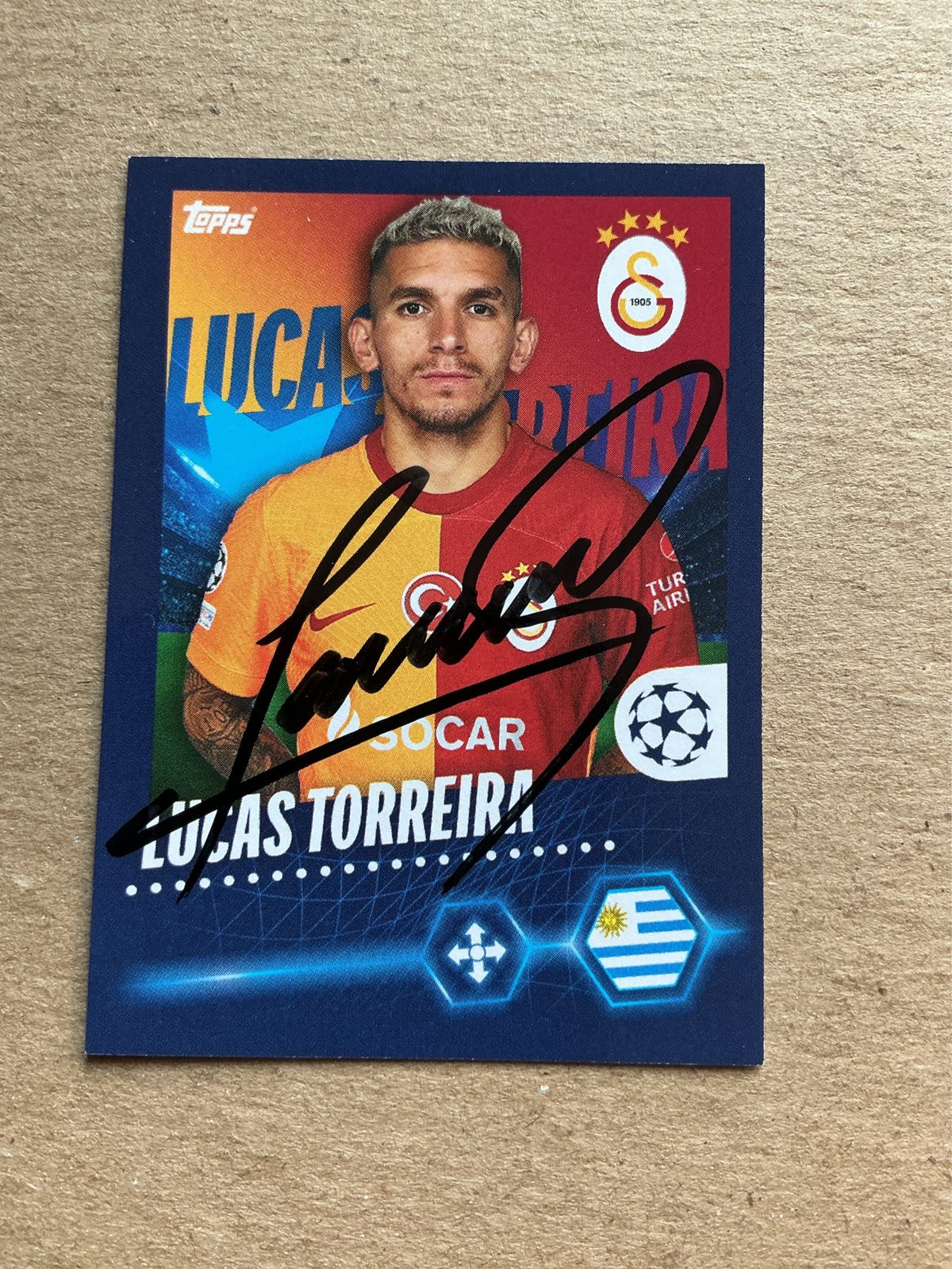 Lucas Torreira, Uruguay 🇺🇾 Galatasaray SK 2023/24 Topps hand signed