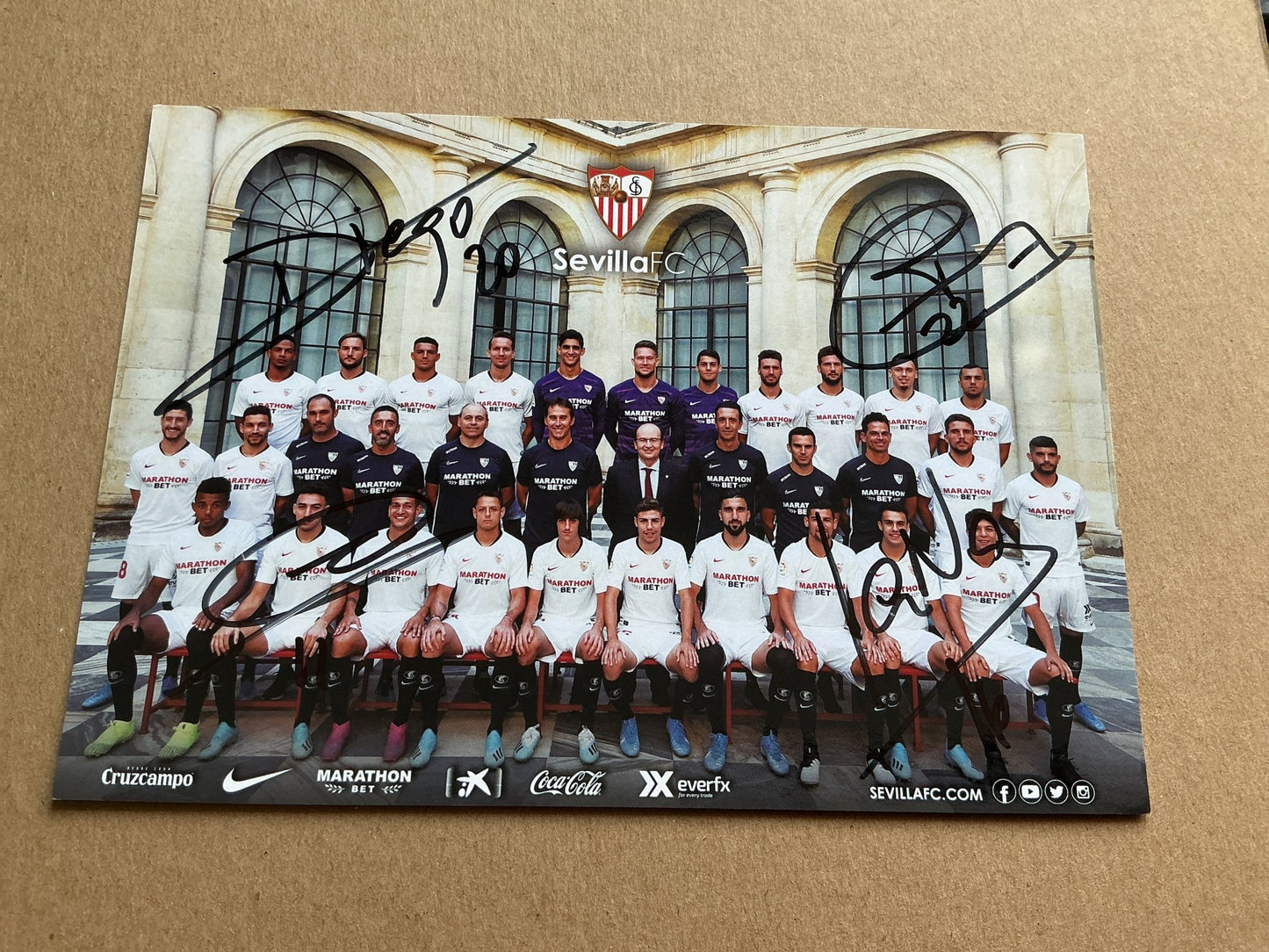 4x Sevilla FC, Spain 🇪🇸 2019/20 hand signed - Autographs-World