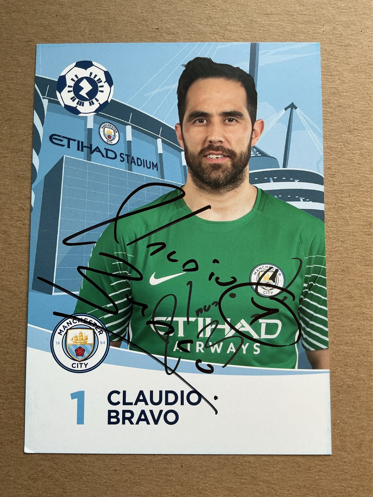 Claudio Bravo, Chile 🇨🇱 Manchester City 2017/18 hand signed
