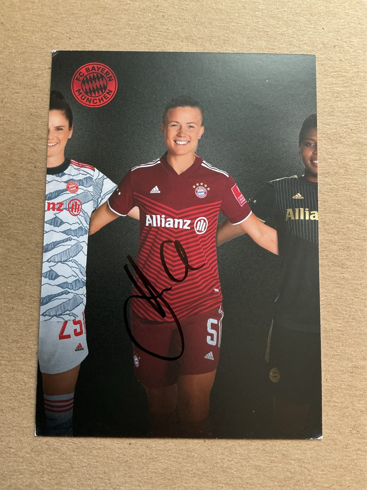 Hanna Glas, Sweden 🇸🇪 FC Bayern München 2021/22 hand signed