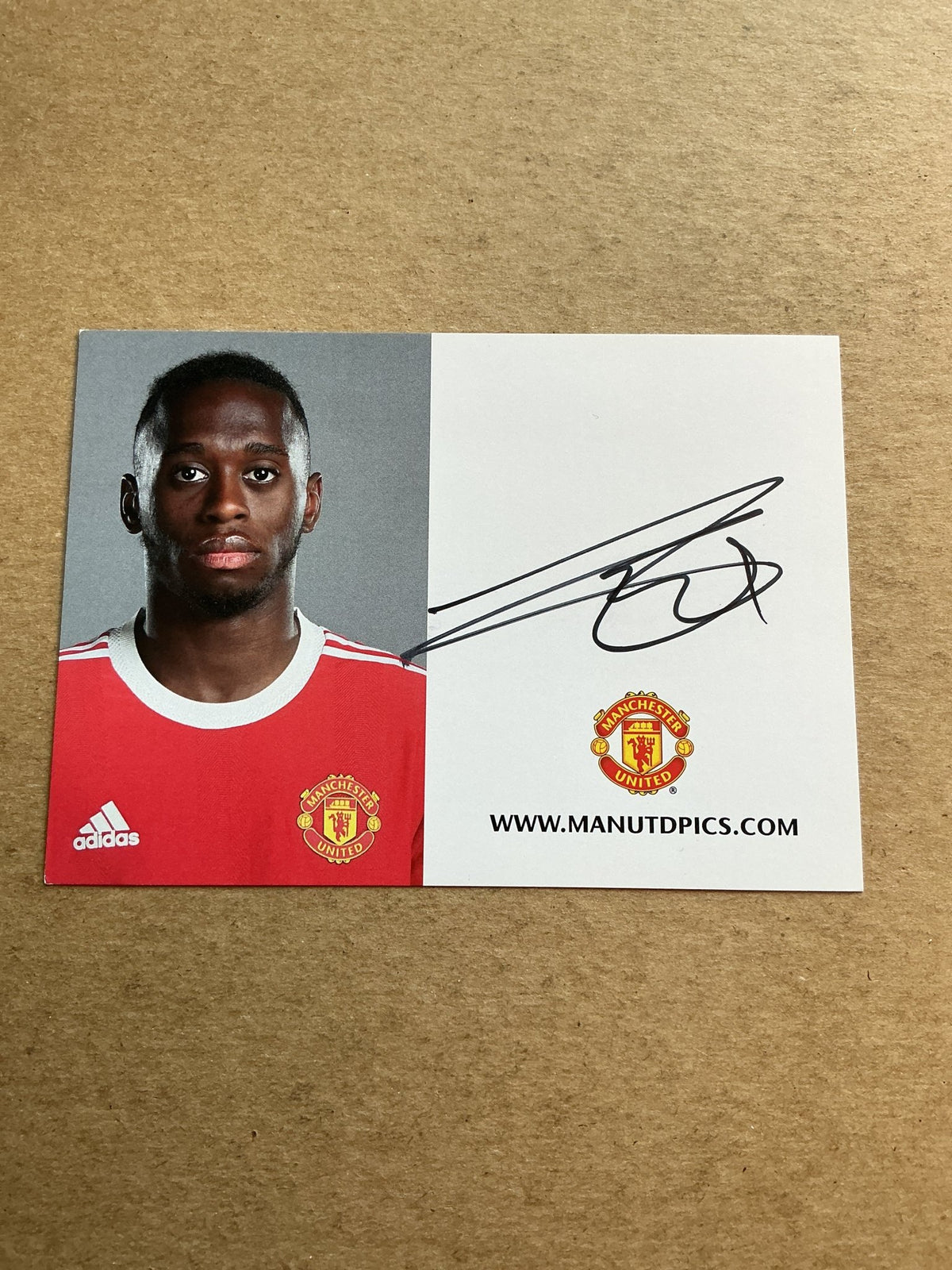 Aaron Wan-Bissaka, DR Kongo 🇨🇩 Manchester United FC 2021/22 hand signed - Autographs-World