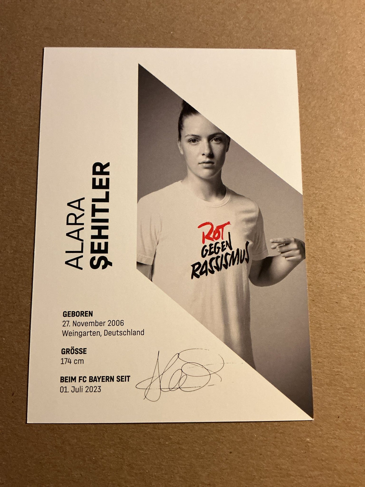 Alara Şehitler, Germany 🇩🇪 FC Bayern München 2023/24 hand signed - Autographs-World