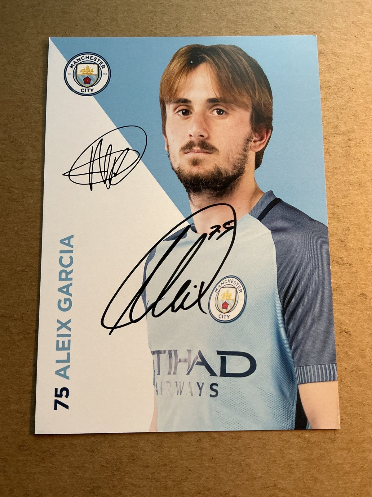 Aleix Garcia, Spain 🇪🇸 Manchester City 2016/17 hand signed - Autographs-World
