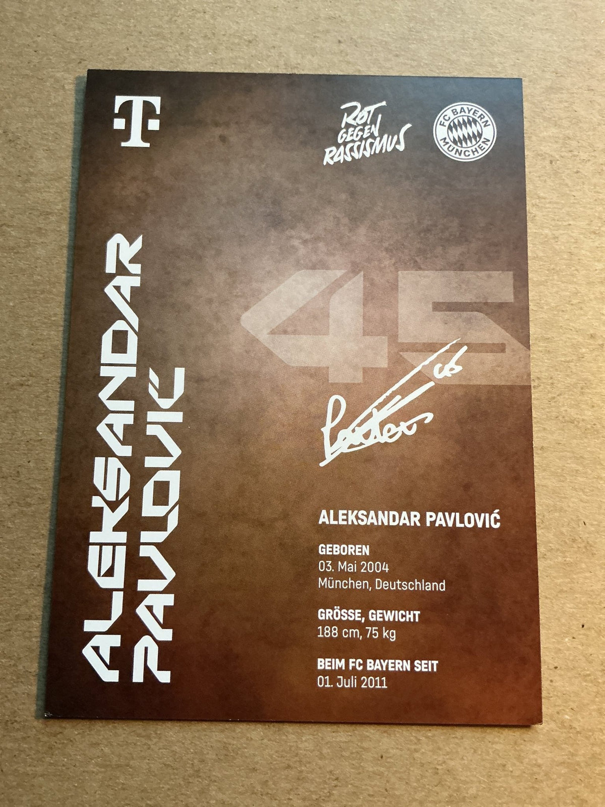 Aleksandar Pavlović, Germany 🇩🇪 FC Bayern München 2024/25 hand signed - Autographs-World