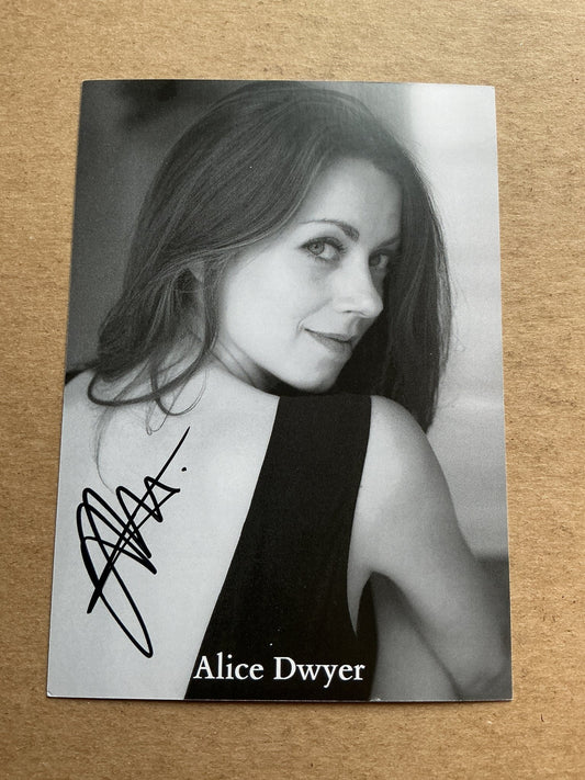 Alice Dwyer, Germany 🇩🇪 Actress 2025 hand signed - Autographs-World