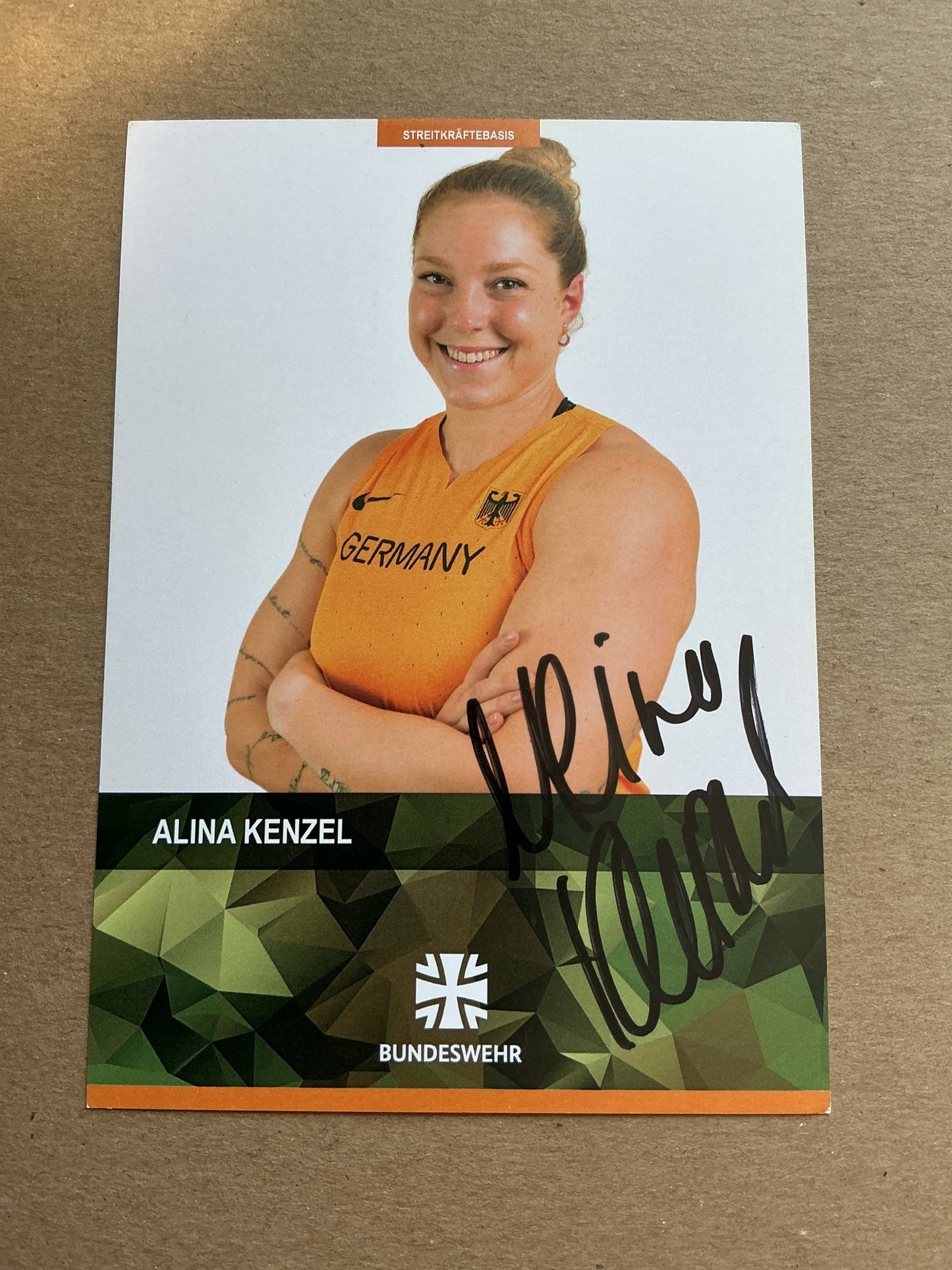 Alina Kenzel, Germany 🇩🇪 Athletics Summer Olympics 2024 hand signed - Autographs-World