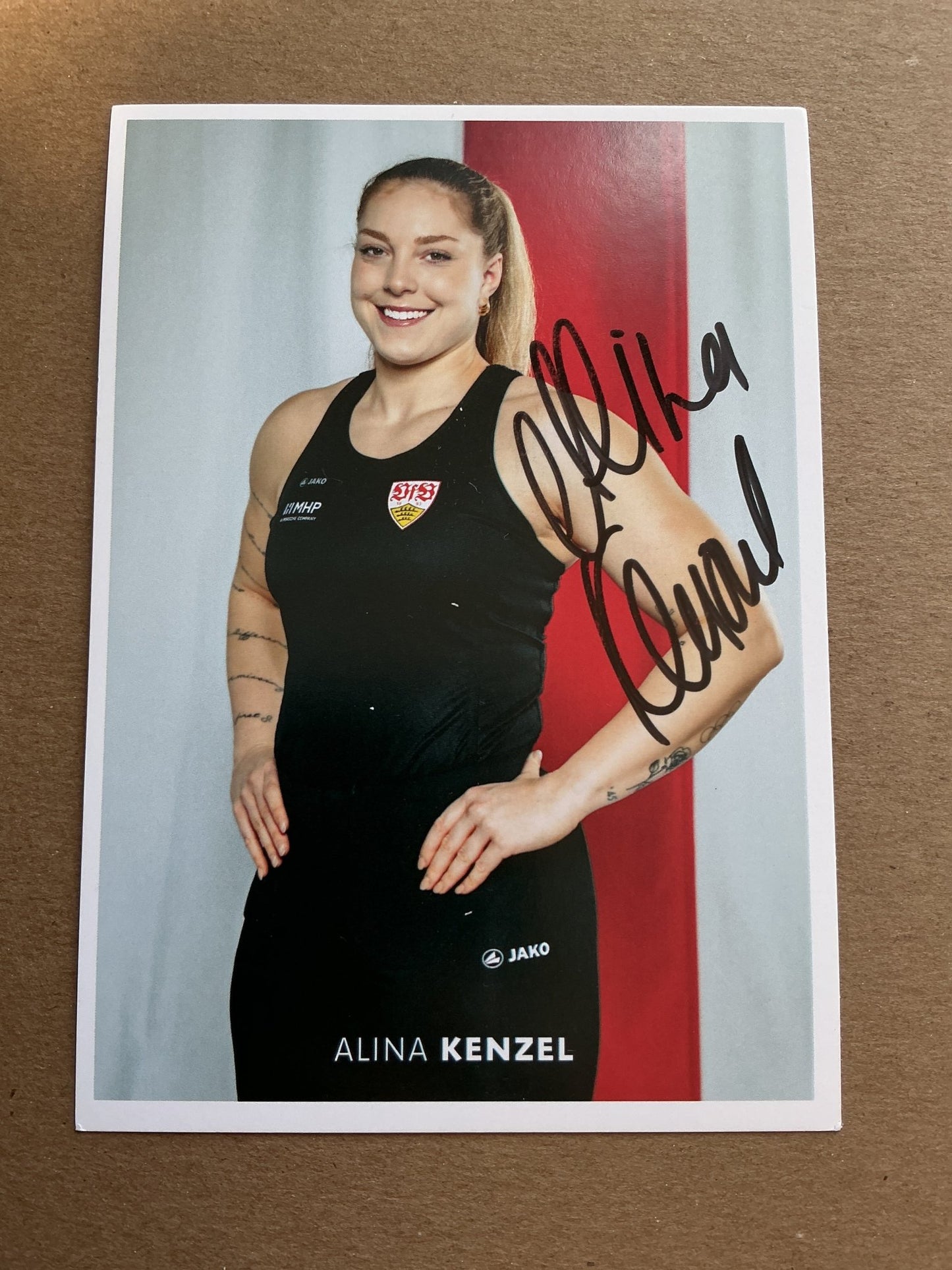 Alina Kenzel, Germany 🇩🇪 Athletics Summer Olympics 2024 hand signed - Autographs-World