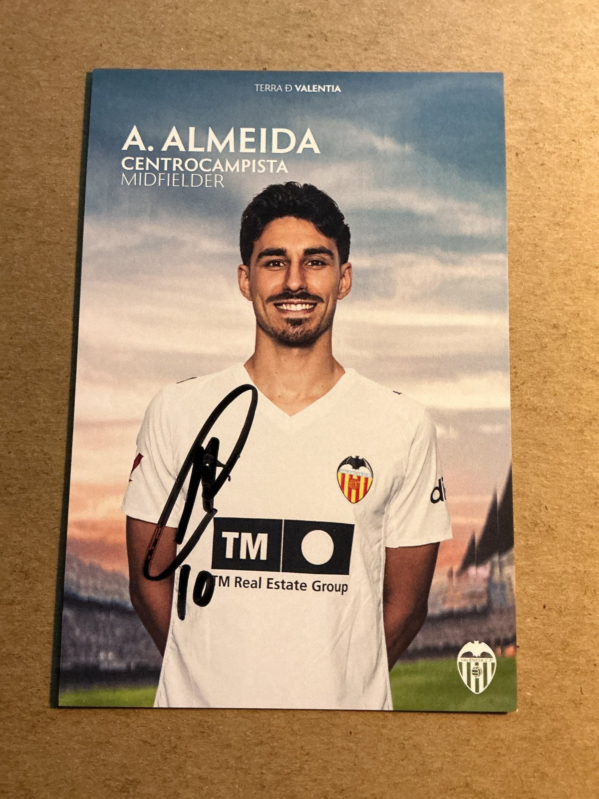 André Almeida, Portugal 🇵🇹 Valencia CF 2025/26 hand signed - Autographs-World
