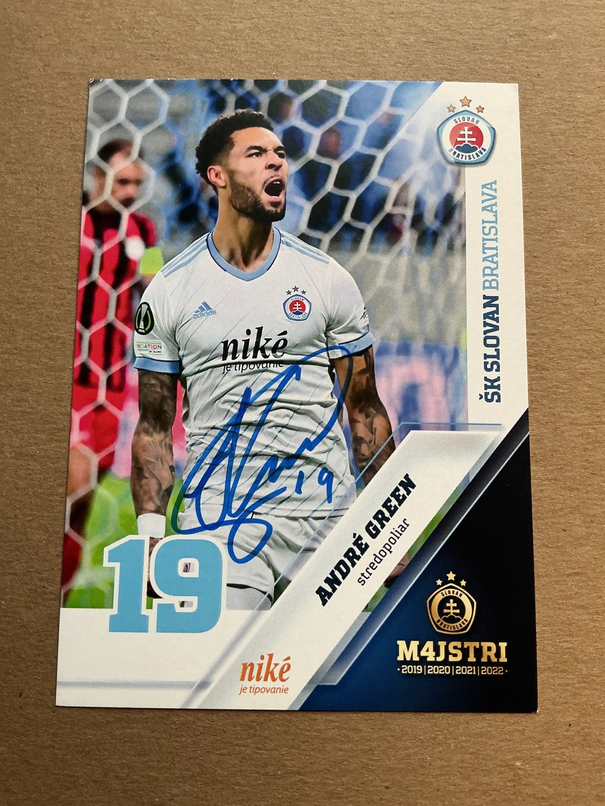 André Green, England 🏴󠁧󠁢󠁥󠁮󠁧󠁿 ŠK Slovan Bratislava 2022/23 hand signed - Autographs-World