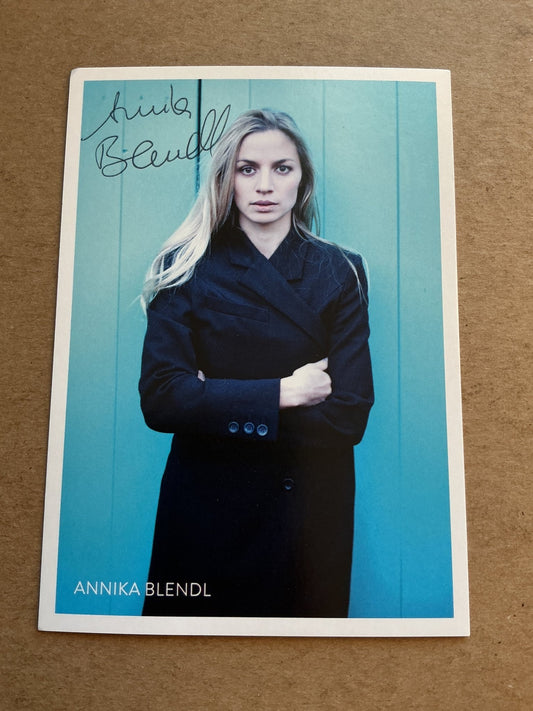Annika Blendl, Germany 🇩🇪 Actress 2025 hand signed - Autographs-World