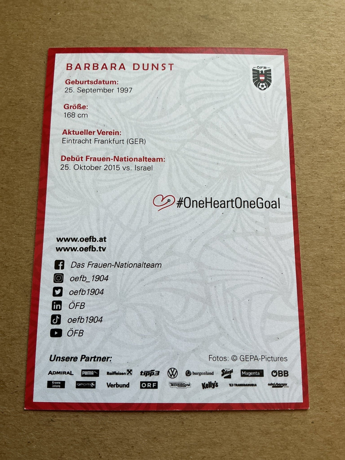 Barbara Dunst, Austria 🇦🇹 2024 Eintracht Frankfurt hand signed - Autographs-World