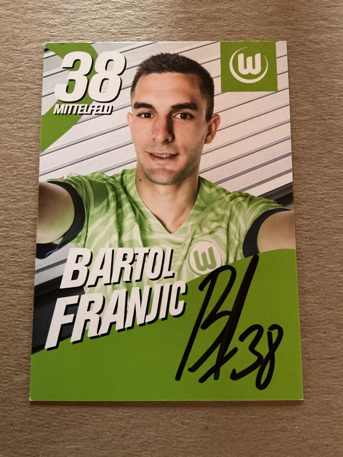 Bartol Franjic, Croatia 🇭🇷 VfL Wolfsburg 2022/23 hand signed - Autographs-World
