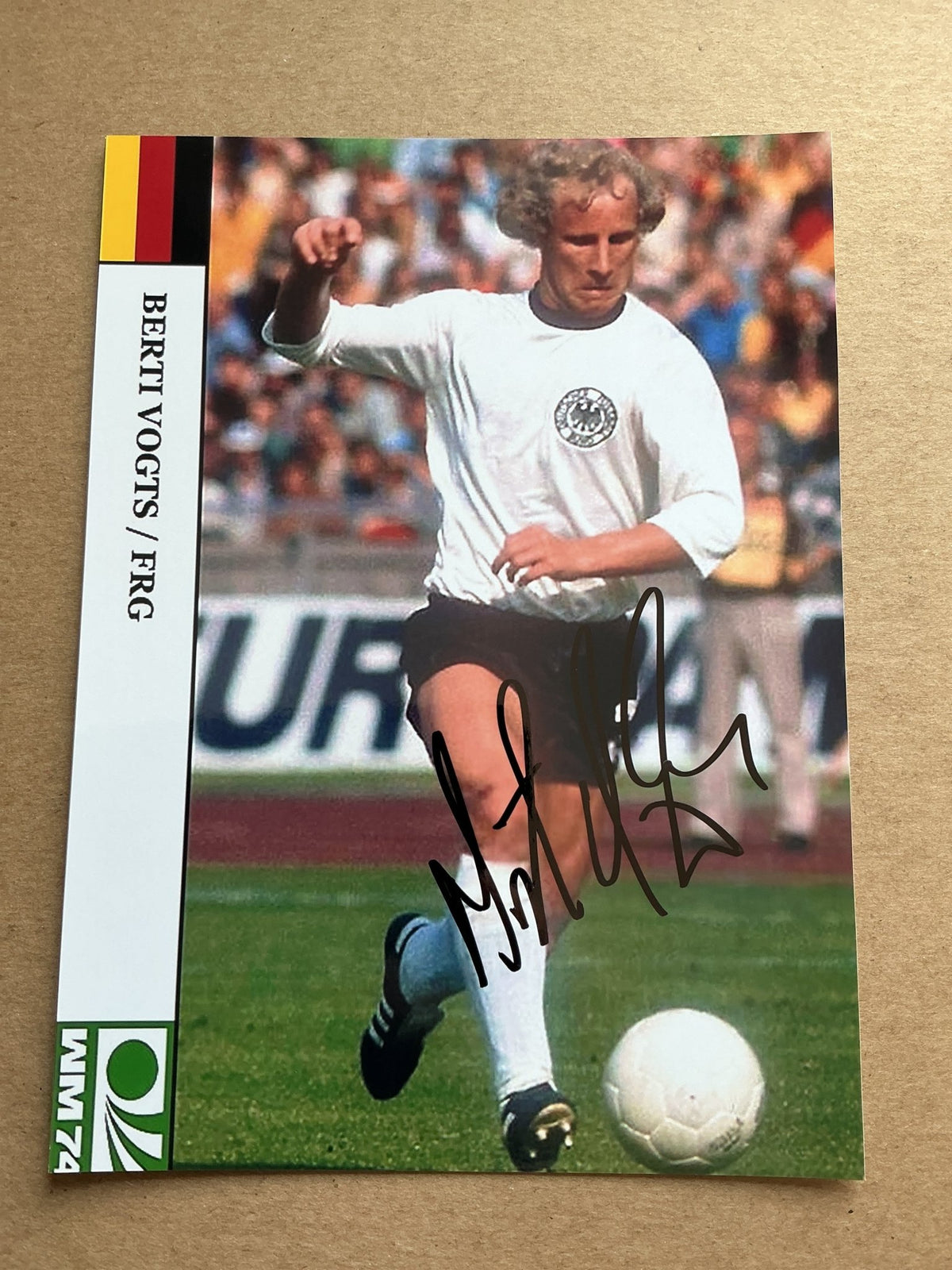Berti Vogts, Germany 🇩🇪 FIFA World Cup 1974 hand signed - Autographs-World