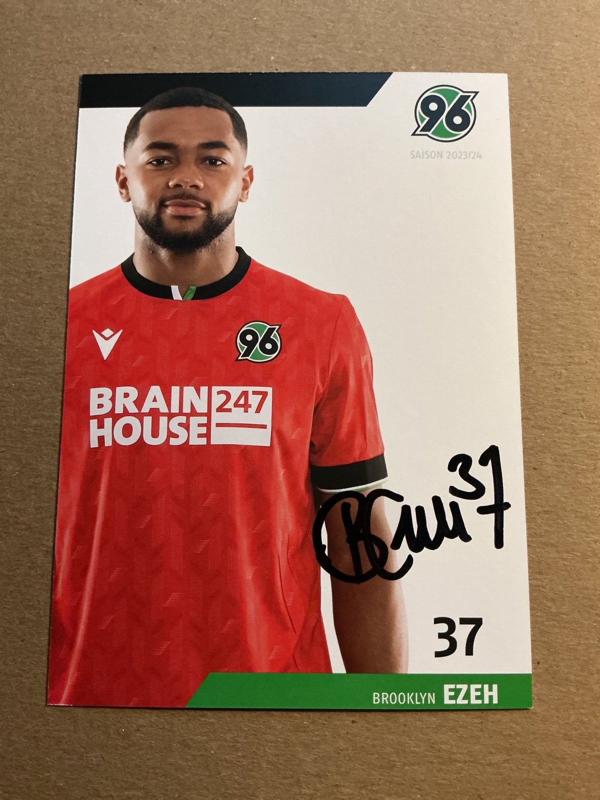 Brooklyn Ezeh, Germany 🇩🇪 Hannover 96 2023/24 hand signed - Autographs-World