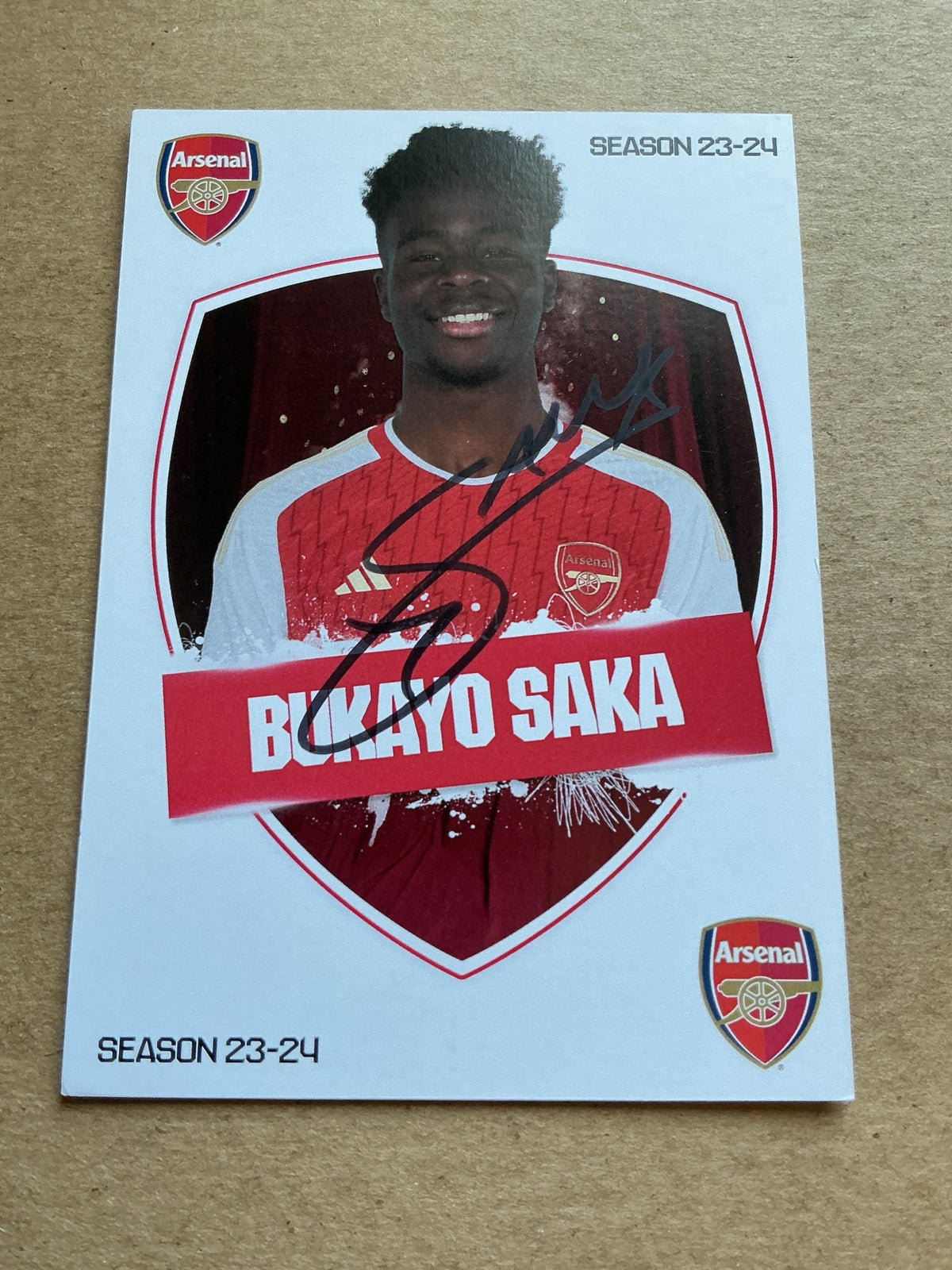 Bukayo Saka, England 🏴󠁧󠁢󠁥󠁮󠁧󠁿 Arsenal FC 2023/24 hand signed - Autographs-World
