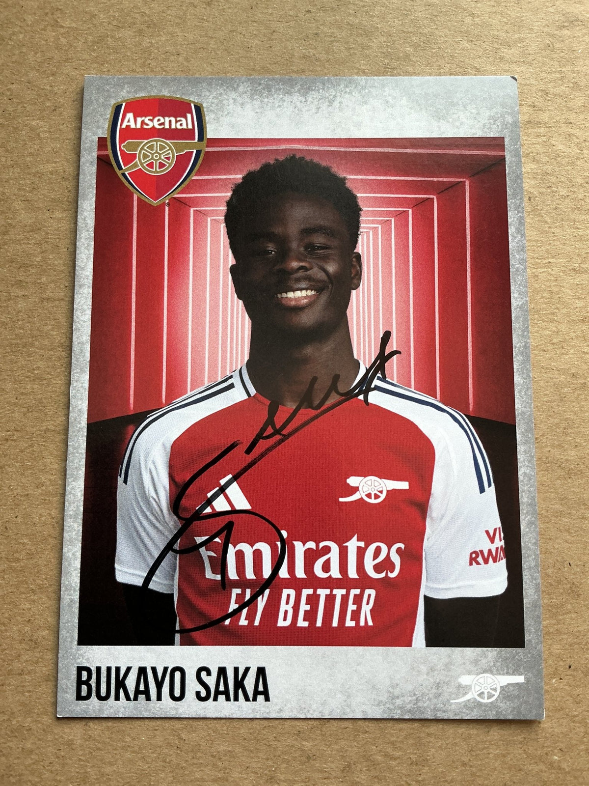 Bukayo Saka, England 🏴󠁧󠁢󠁥󠁮󠁧󠁿 Arsenal FC 2024/25 hand signed - Autographs-World