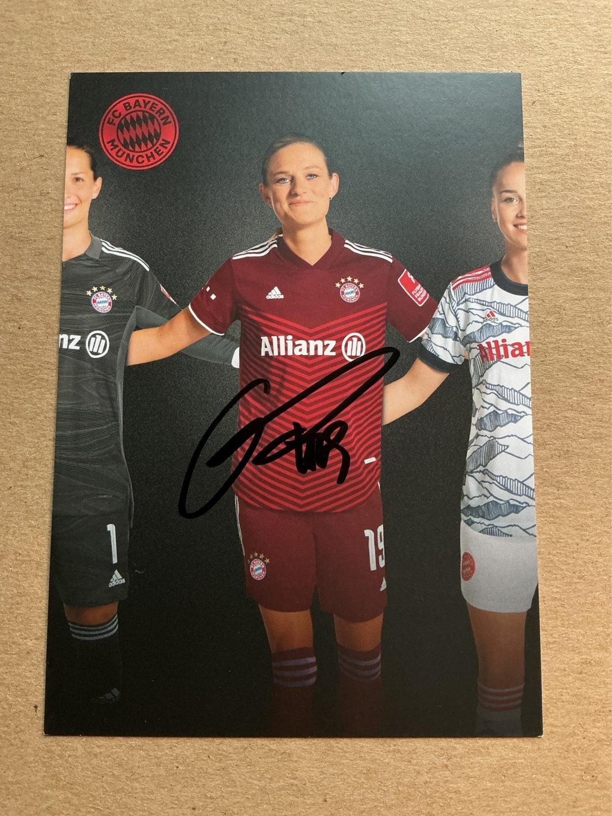 Carina Wenninger, Austria 🇦🇹 FC Bayern München 2021/22 hand signed - Autographs-World