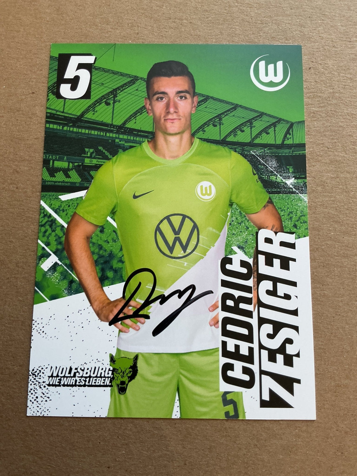 Cedric Zesiger, Switzerland 🇨🇭 VfL Wolfsburg 2023/24 hand signed - Autographs-World