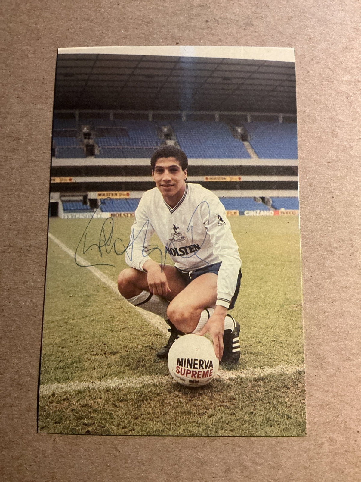Chris Hughton, Ireland 🇮🇪 Tottenham Hotspur 1983/84 hand signed - Autographs-World