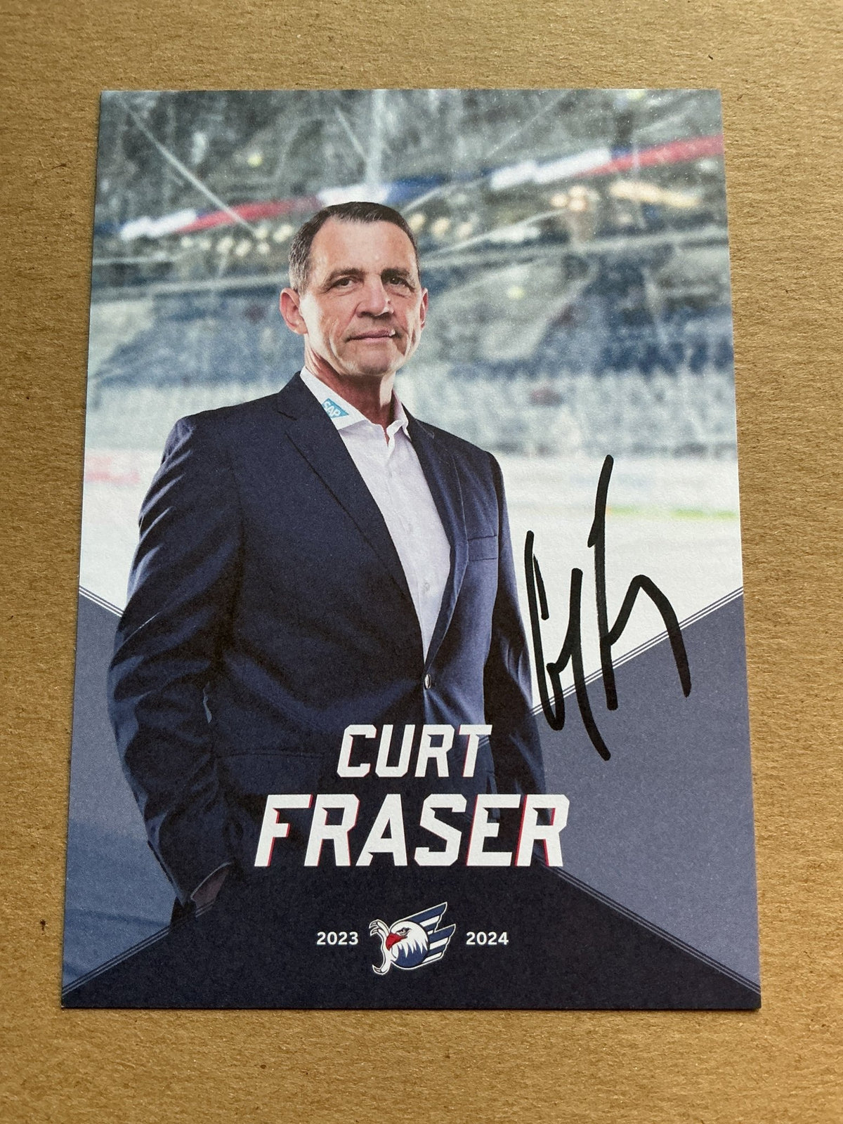 Curt Fraser, USA 🇺🇸 Adler Mannheim 2023/24 hand signed - Autographs-World