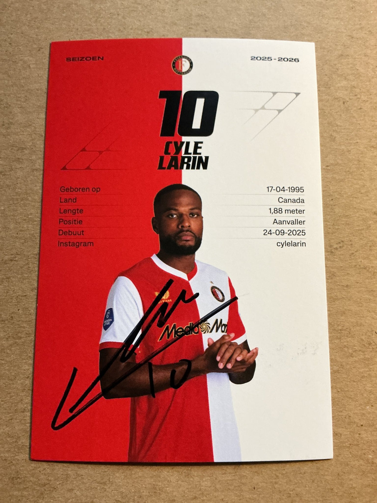 Cyle Larin, Canada 🇨🇦 Feyenoord Rotterdam 2025/26 hand signed - Autographs-World