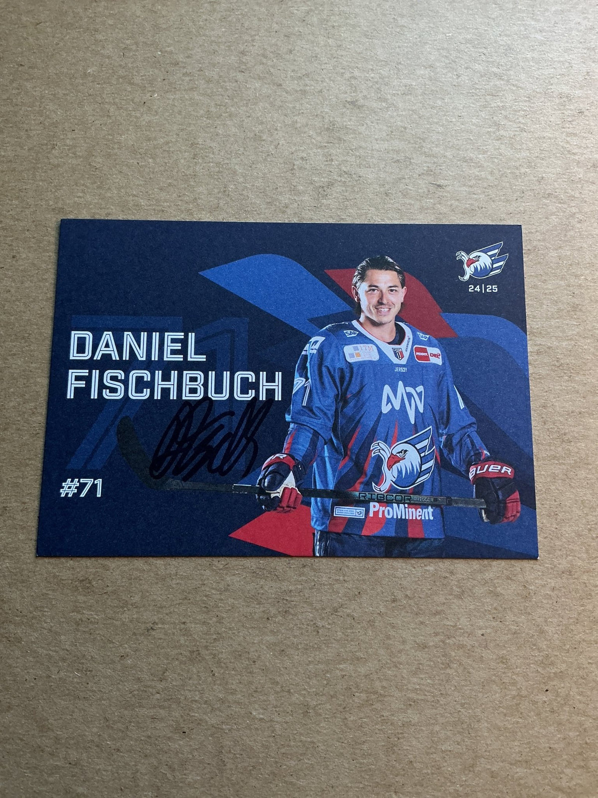 Daniel Fischbuch, Germany 🇩🇪 Adler Mannheim 2024/25 hand signed - Autographs-World
