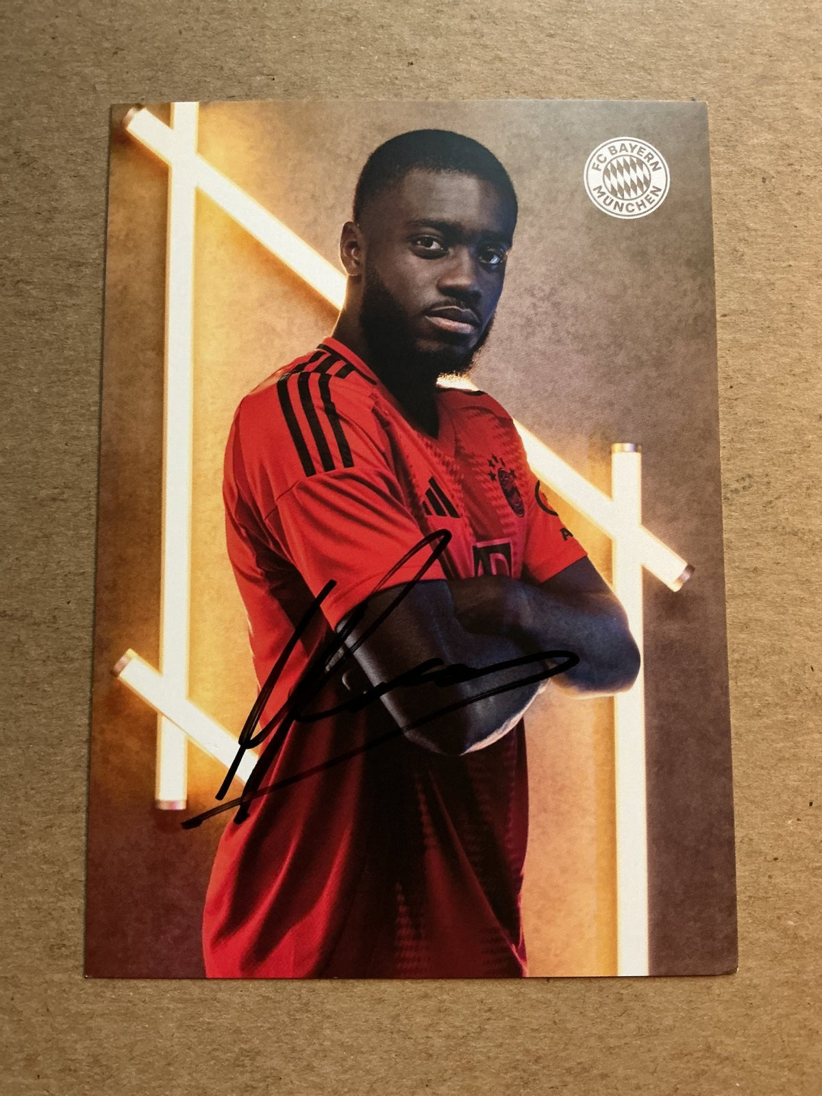 Dayot Upamecano, France 🇫🇷 FC Bayern München 2024/25 hand signed - Autographs-World