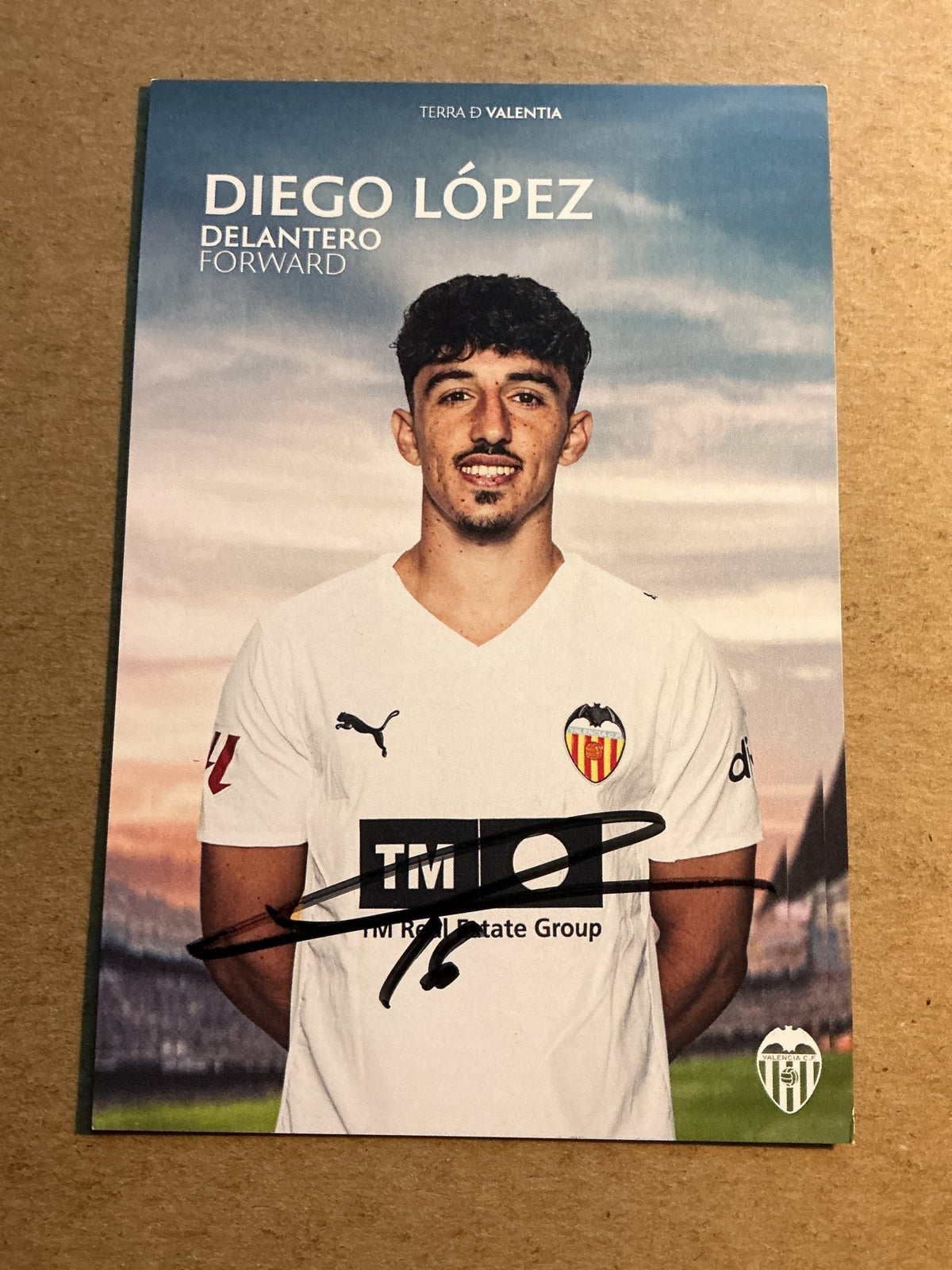 Diego López, Spain 🇪🇸 Valencia CF 2025/26 hand signed - Autographs-World