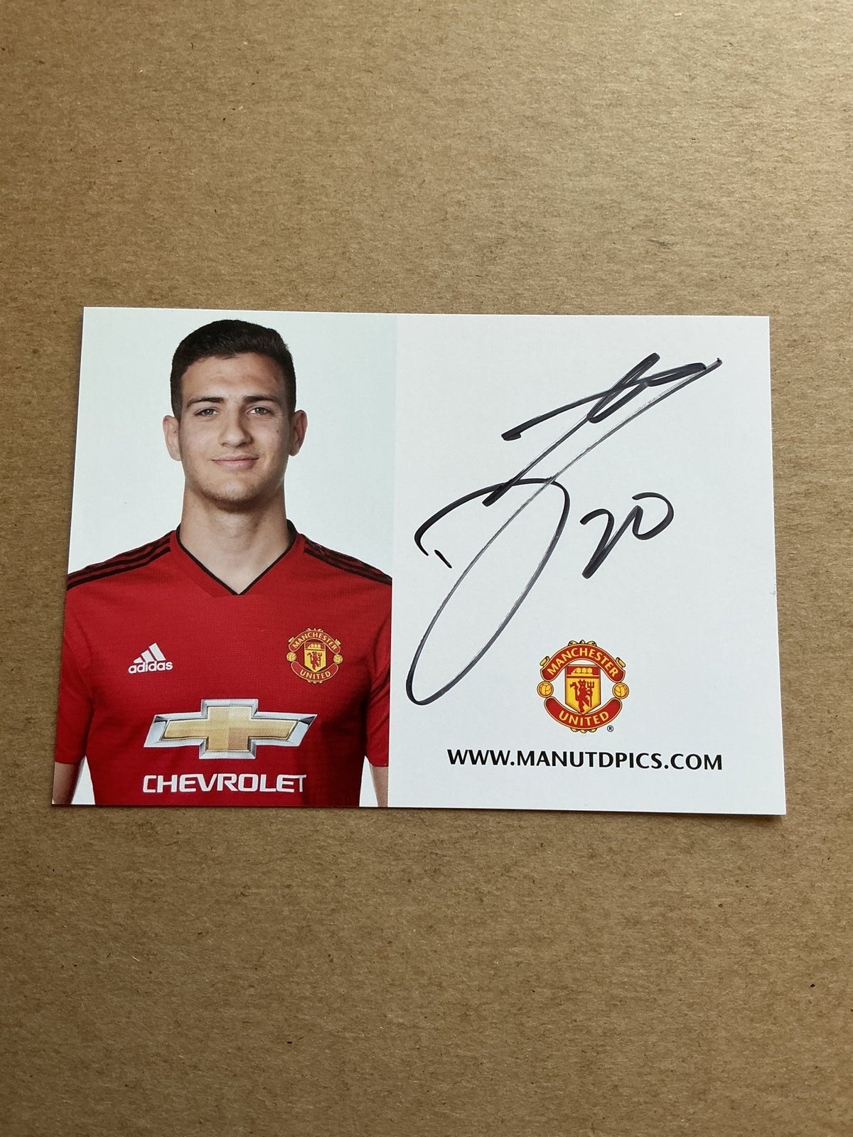 Diogo Dalot, Portugal 🇵🇹 Manchester United 2018/19 hand signed - Autographs-World
