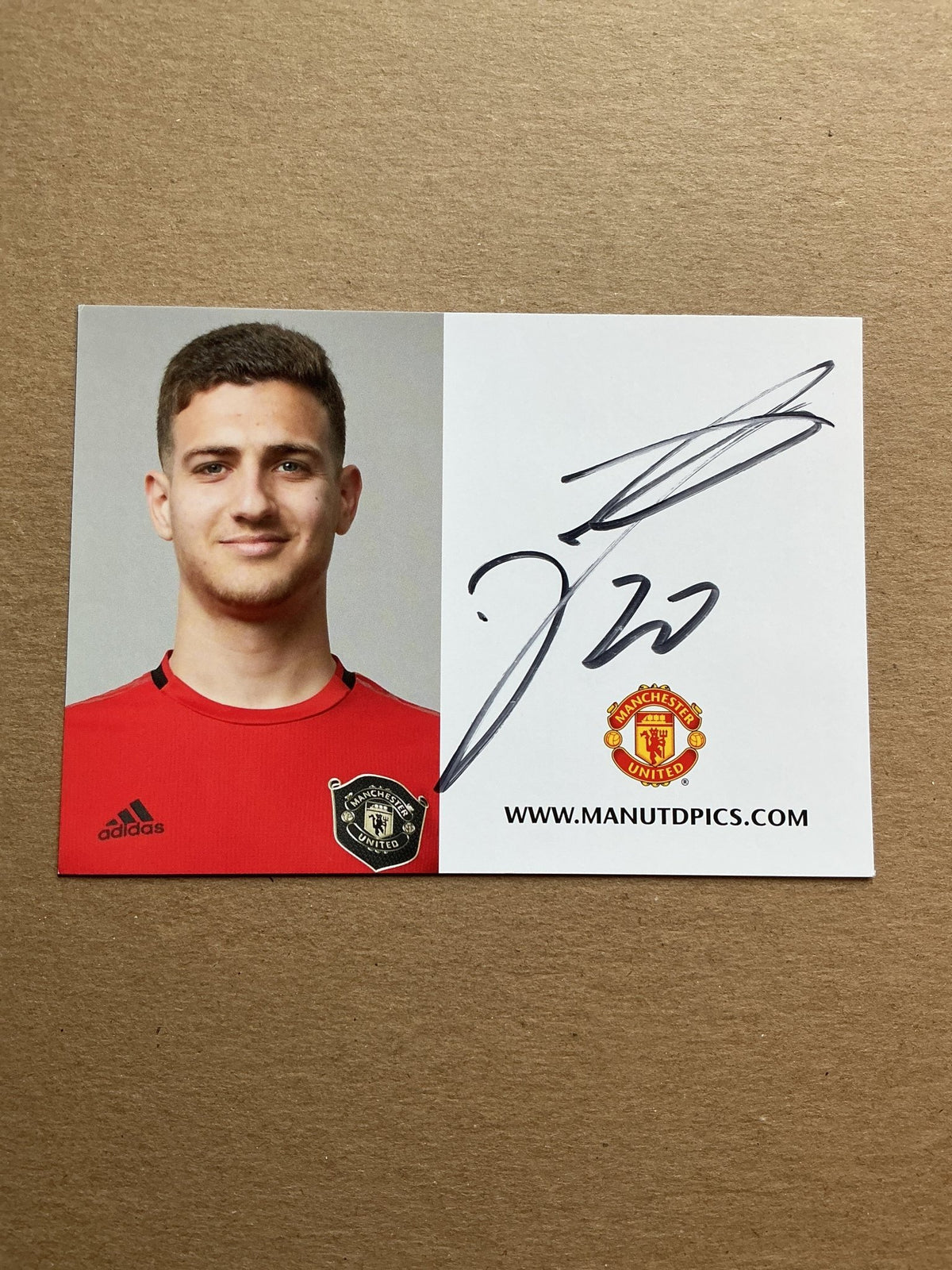Diogo Dalot, Portugal 🇵🇹 Manchester United FC 2019/20 hand signed - Autographs-World