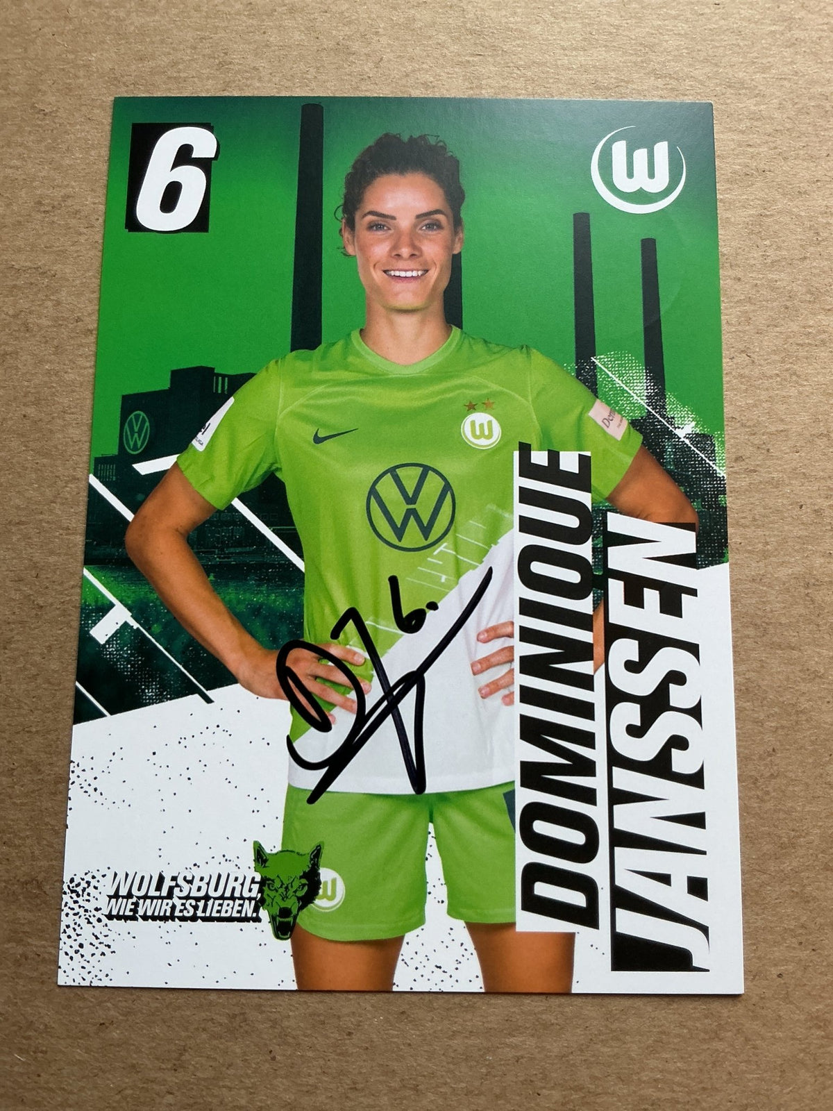 Dominique Janssen, Netherlands 🇳🇱 VfL Wolfsburg 2023/24 hand signed - Autographs-World