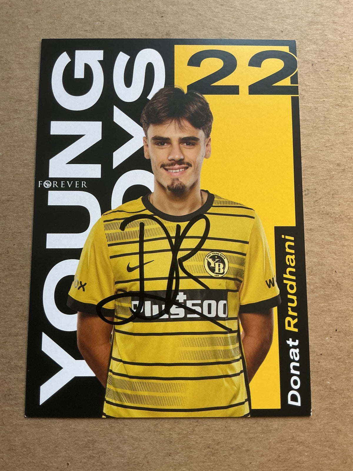 Donat Rrudhani, Kosovo 🇽🇰 BSC Young Boys Bern 2022/23 hand signed - Autographs-World