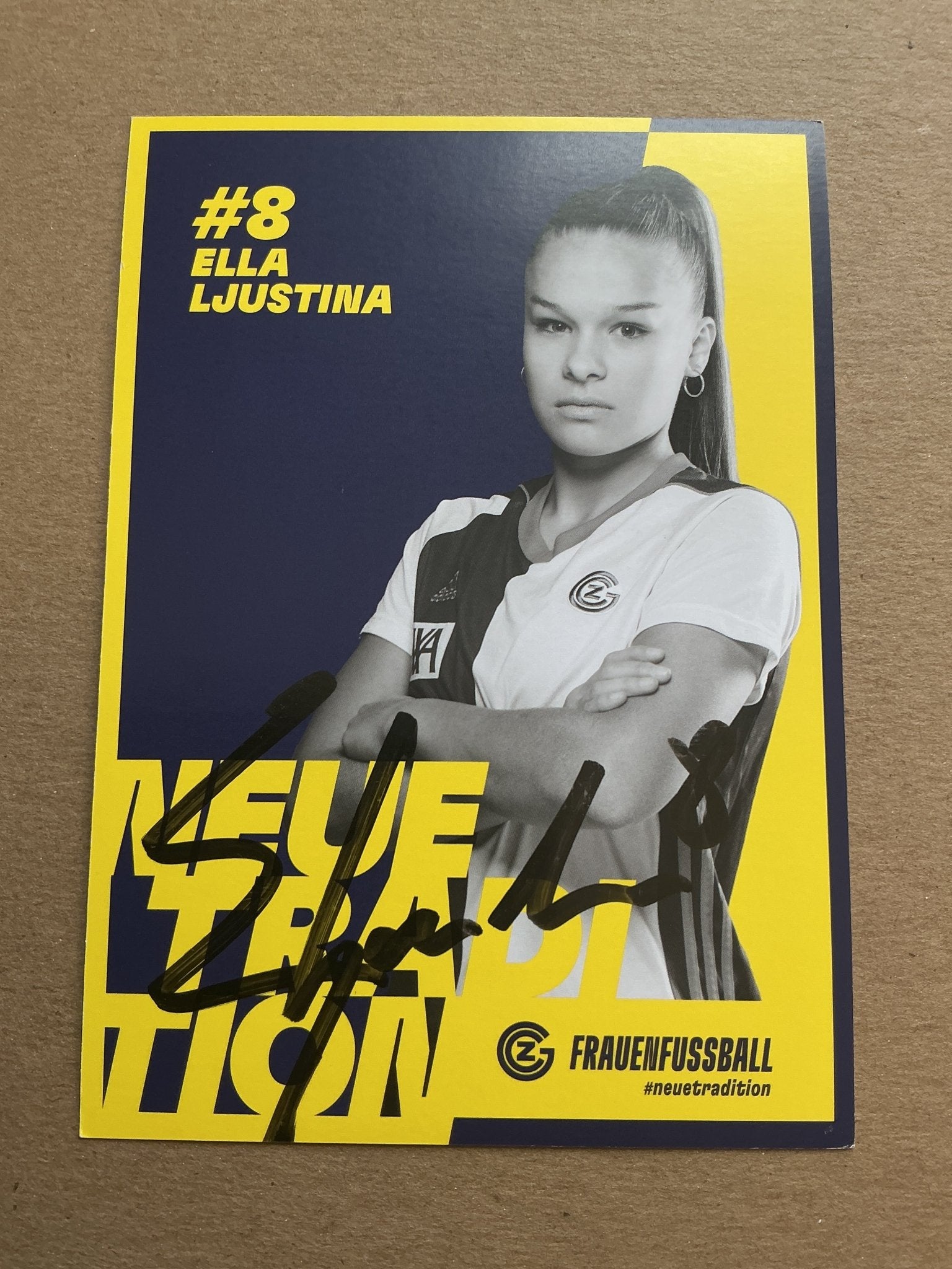 Ella Ljustina, Switzerland 🇨🇭Grasshopper Zürich 2021/22 hand signed - Autographs-World