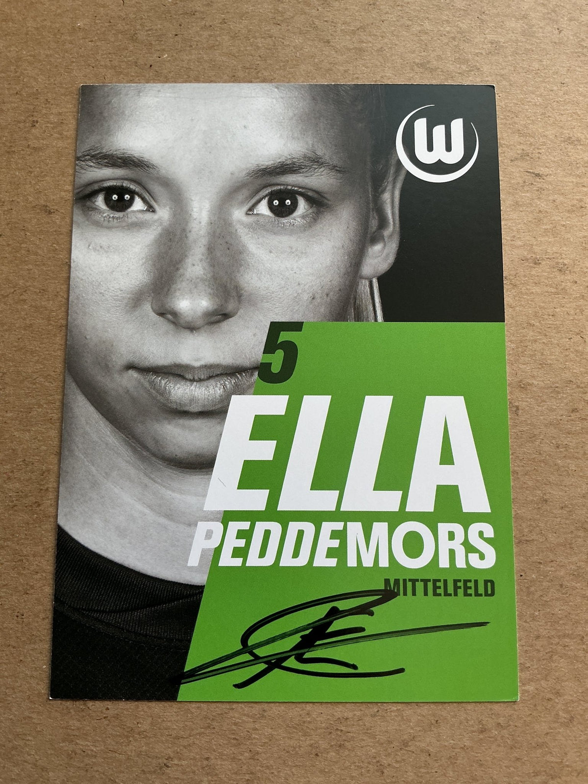 Ella Peddemors, Netherlands 🇳🇱 VfL Wolfsburg 2025/26 hand signed - Autographs-World