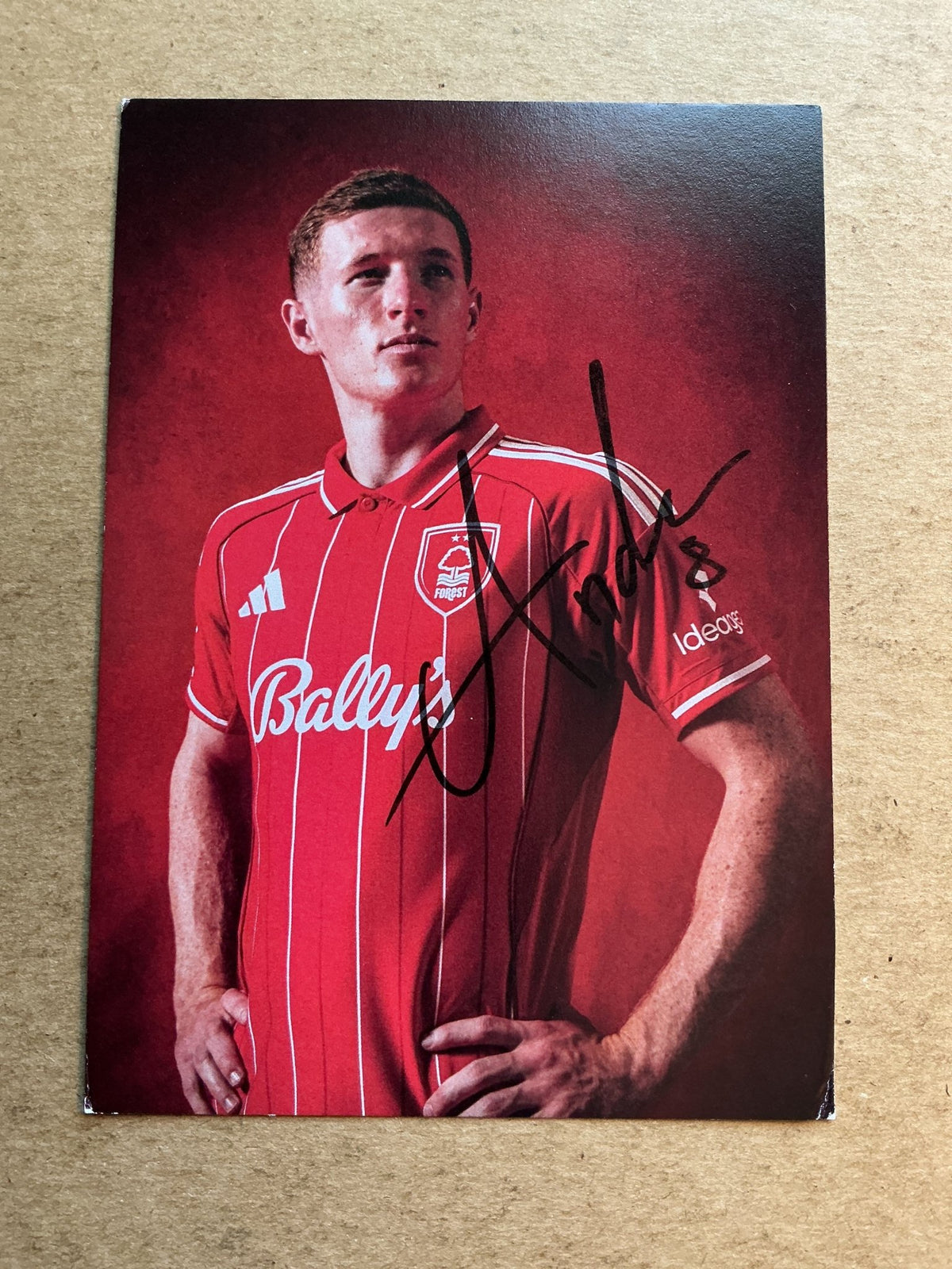 Elliot Anderson, England 🏴󠁧󠁢󠁥󠁮󠁧󠁿 Nottingham Forest 2025/26 hand signed - Autographs-World