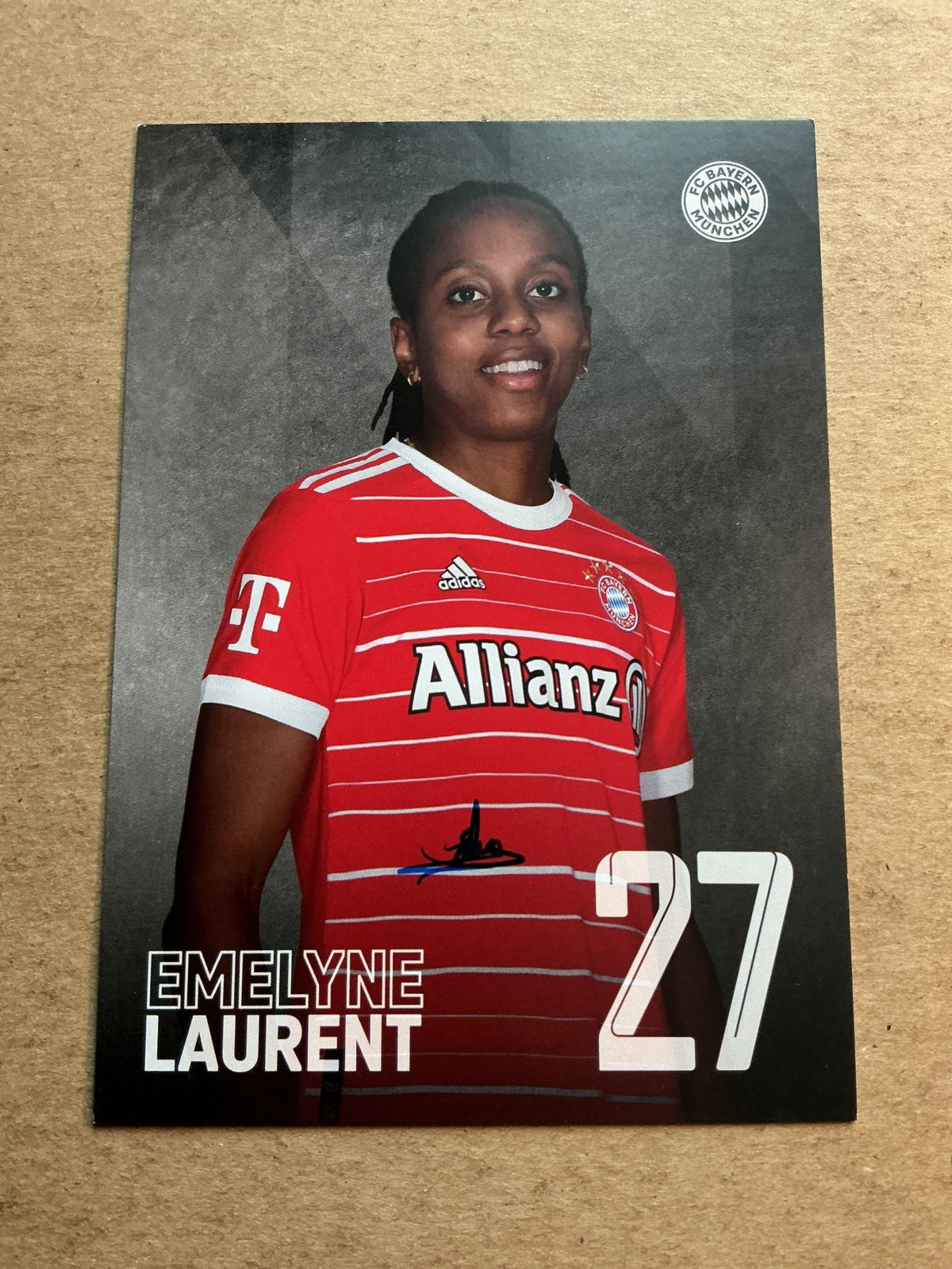 Emelyne Laurent, France 🇫🇷 FC Bayern München 2022/23 hand signed - Autographs-World