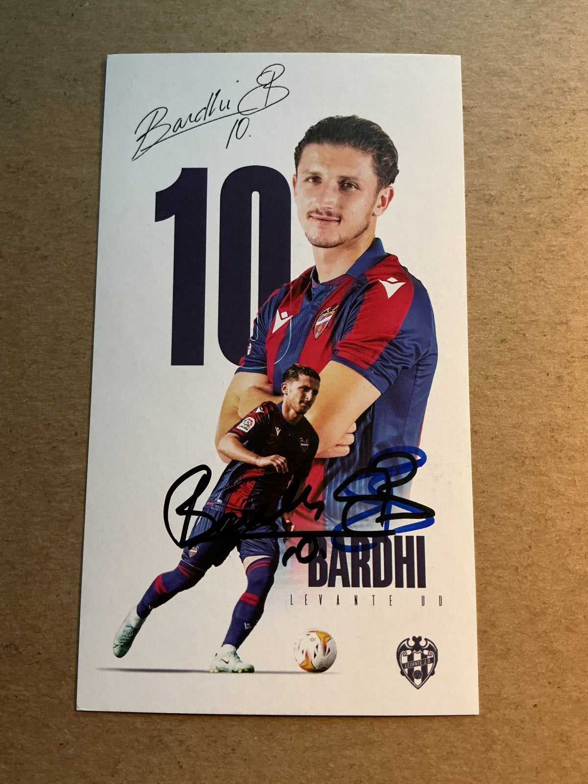 Enis Bardhi, North Macedonia 🇲🇰 UD Levante 2021/22 hand signed - Autographs-World